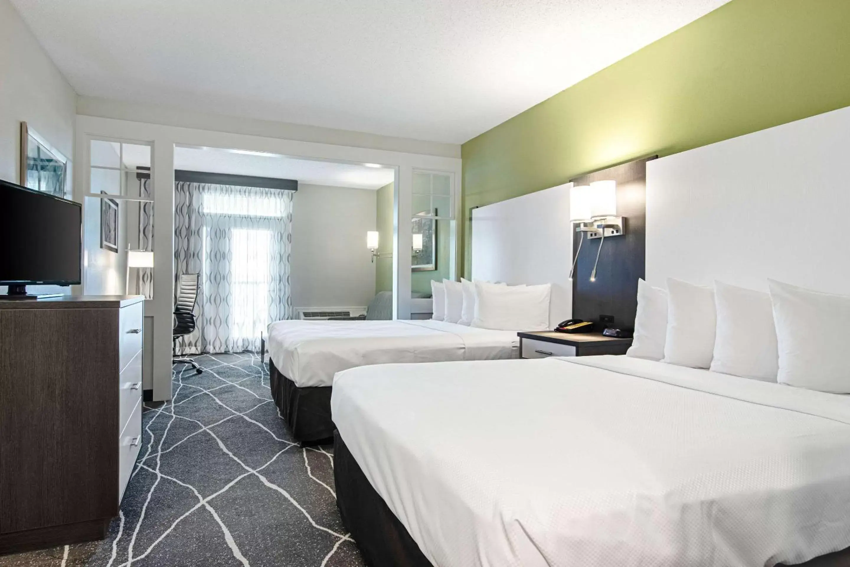 Queen Room with Two Queen Beds - Non-Smoking in Clarion Inn Willow River Queen Room with Two Queen Beds - Non-Smoking in Clarion Inn Willow River