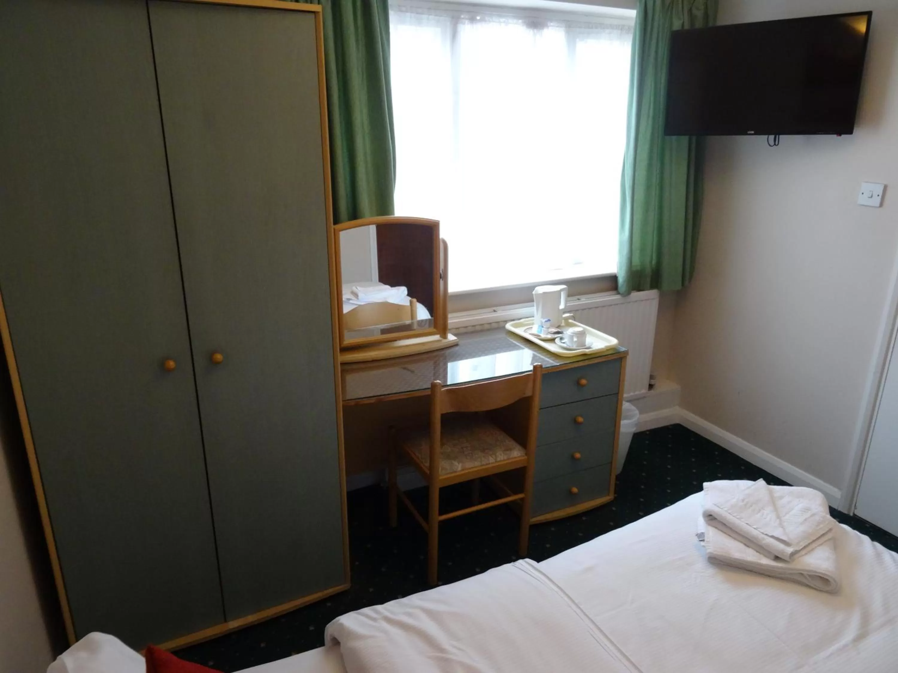 Bedroom, Bed in AJ Lodge