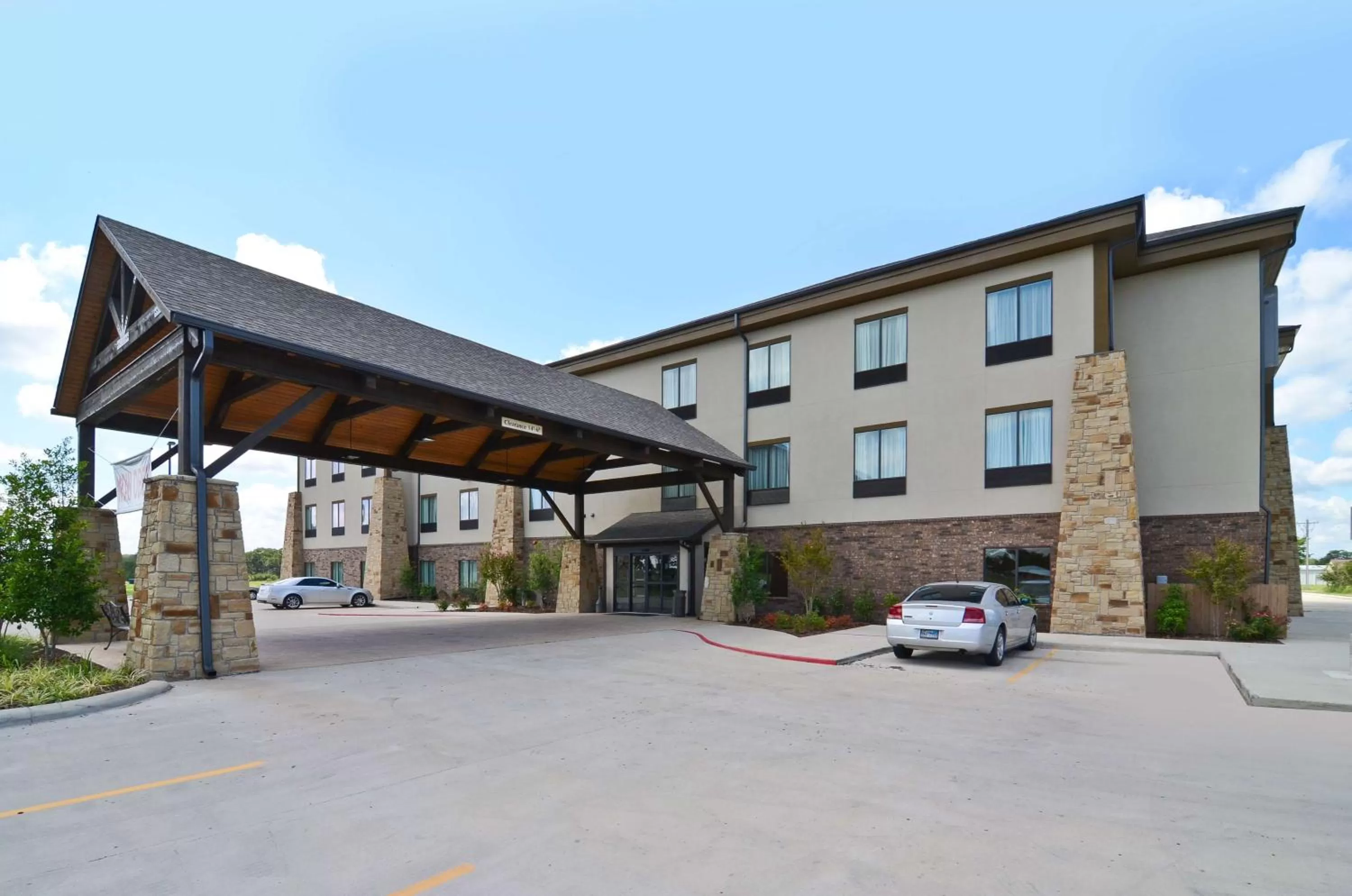 Property building in Best Western Plus Emory at Lake Fork Inn & Suites