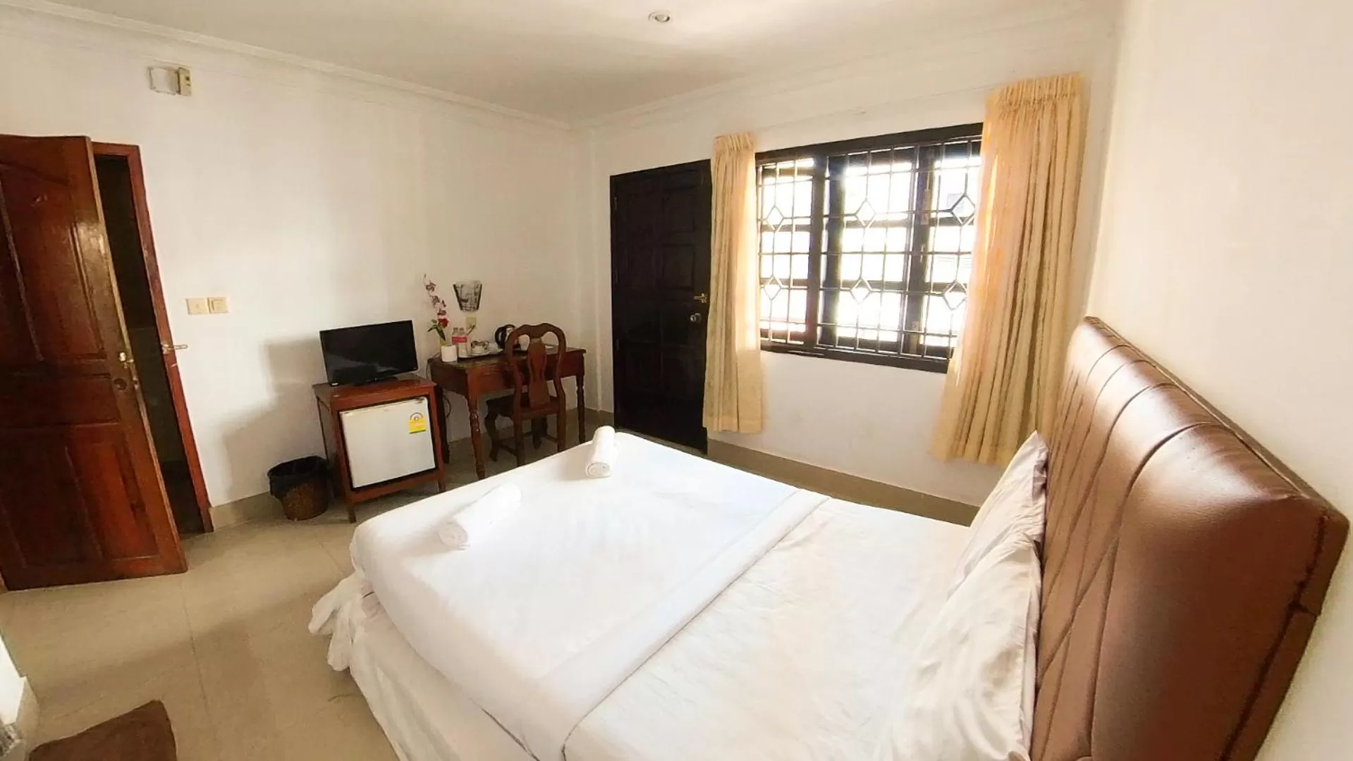 Bed in The Dubliner Inn