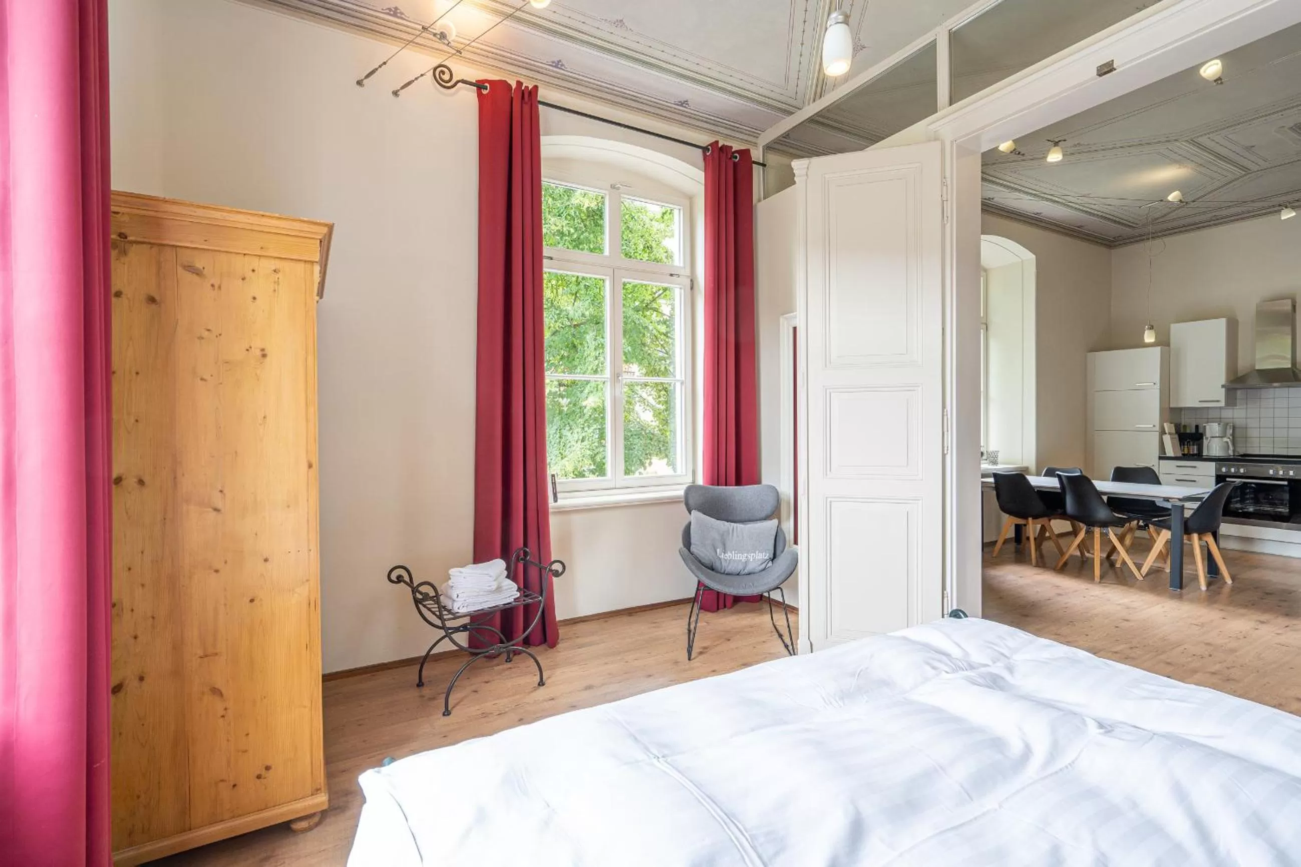 Seating area, Bed in Albergo-Toscana