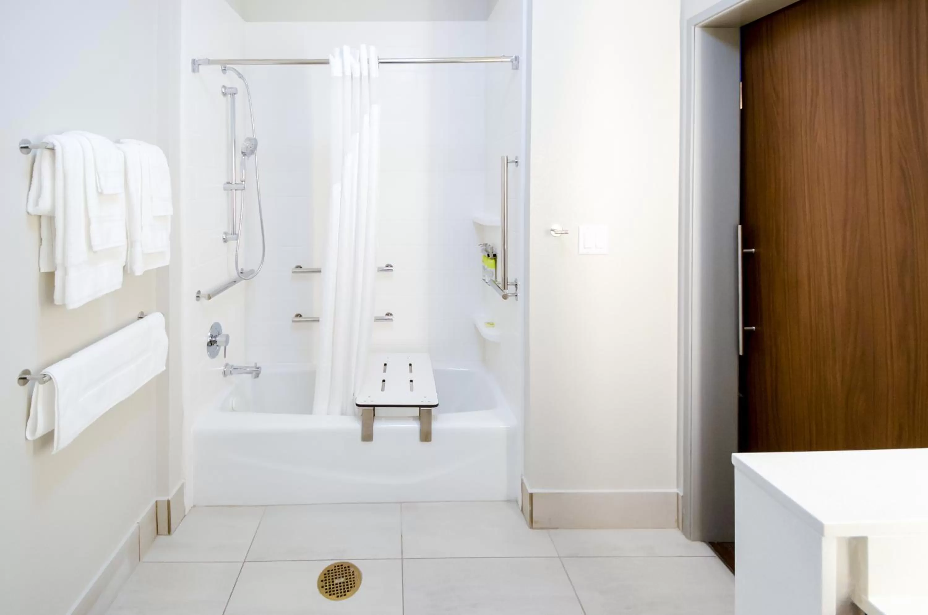 Shower in Holiday Inn Express & Suites Taylor by IHG