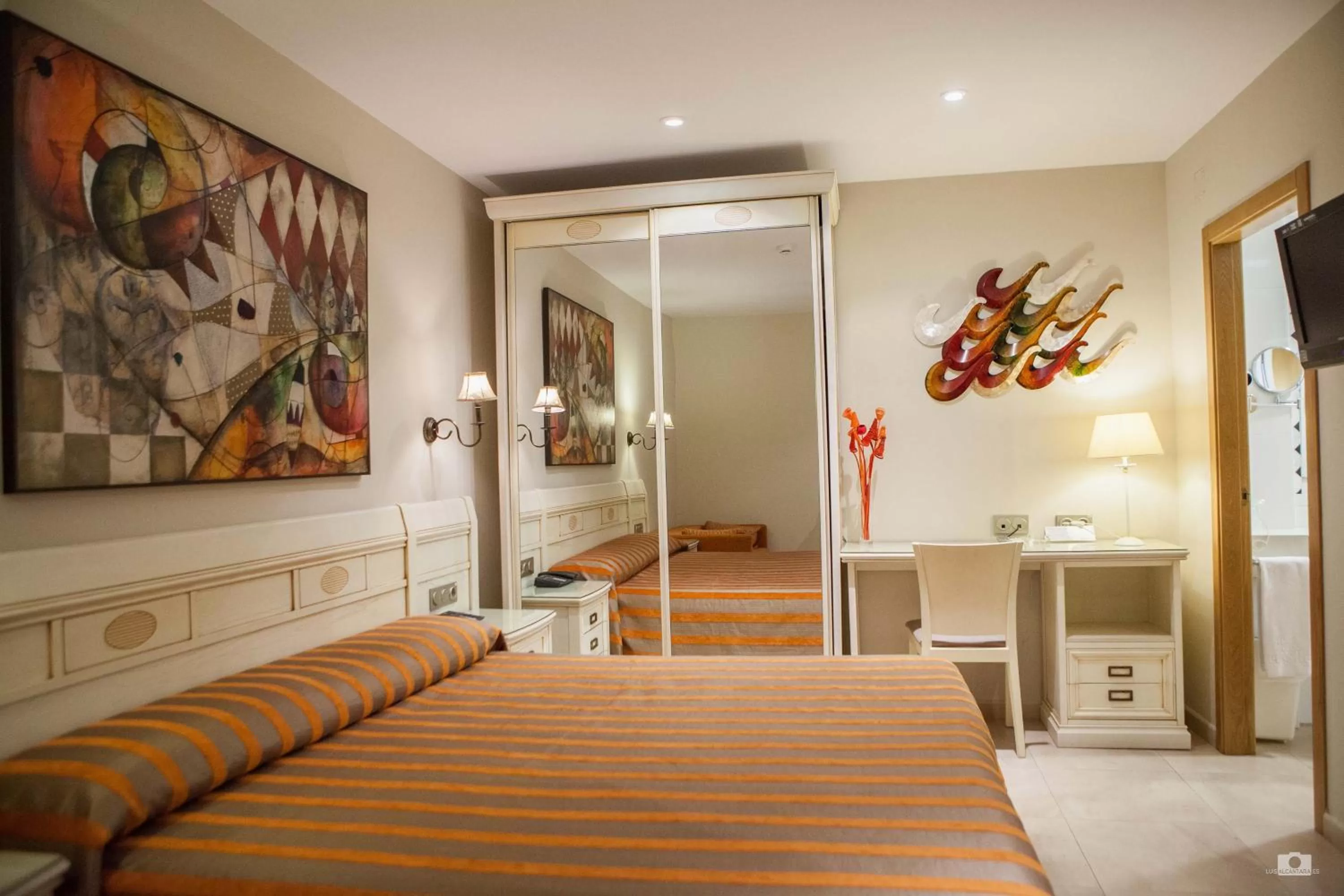 Photo of the whole room, Bed in Hotel Versalles