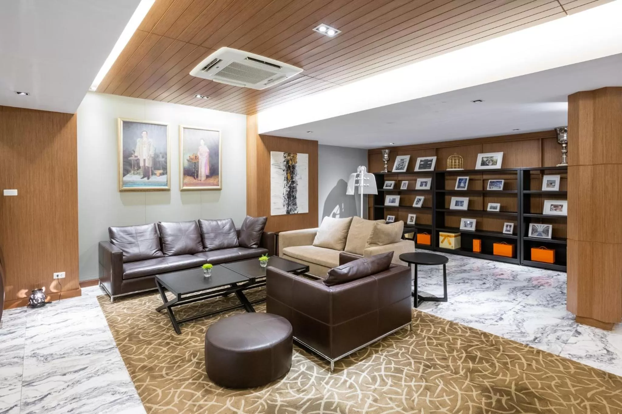 Library in S Ratchada Leisure Hotel