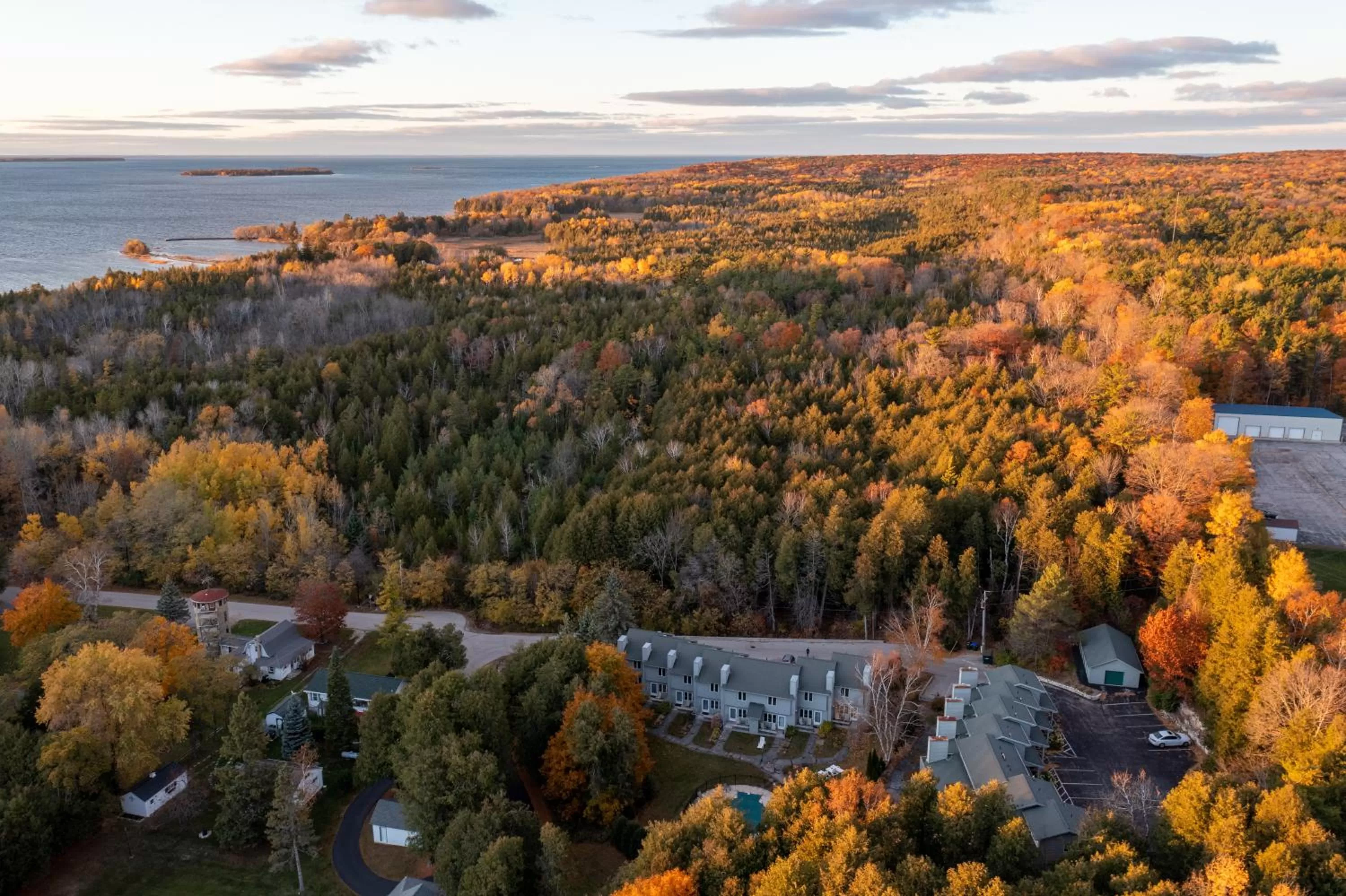Natural landscape in Evergreen Hill Condominiums