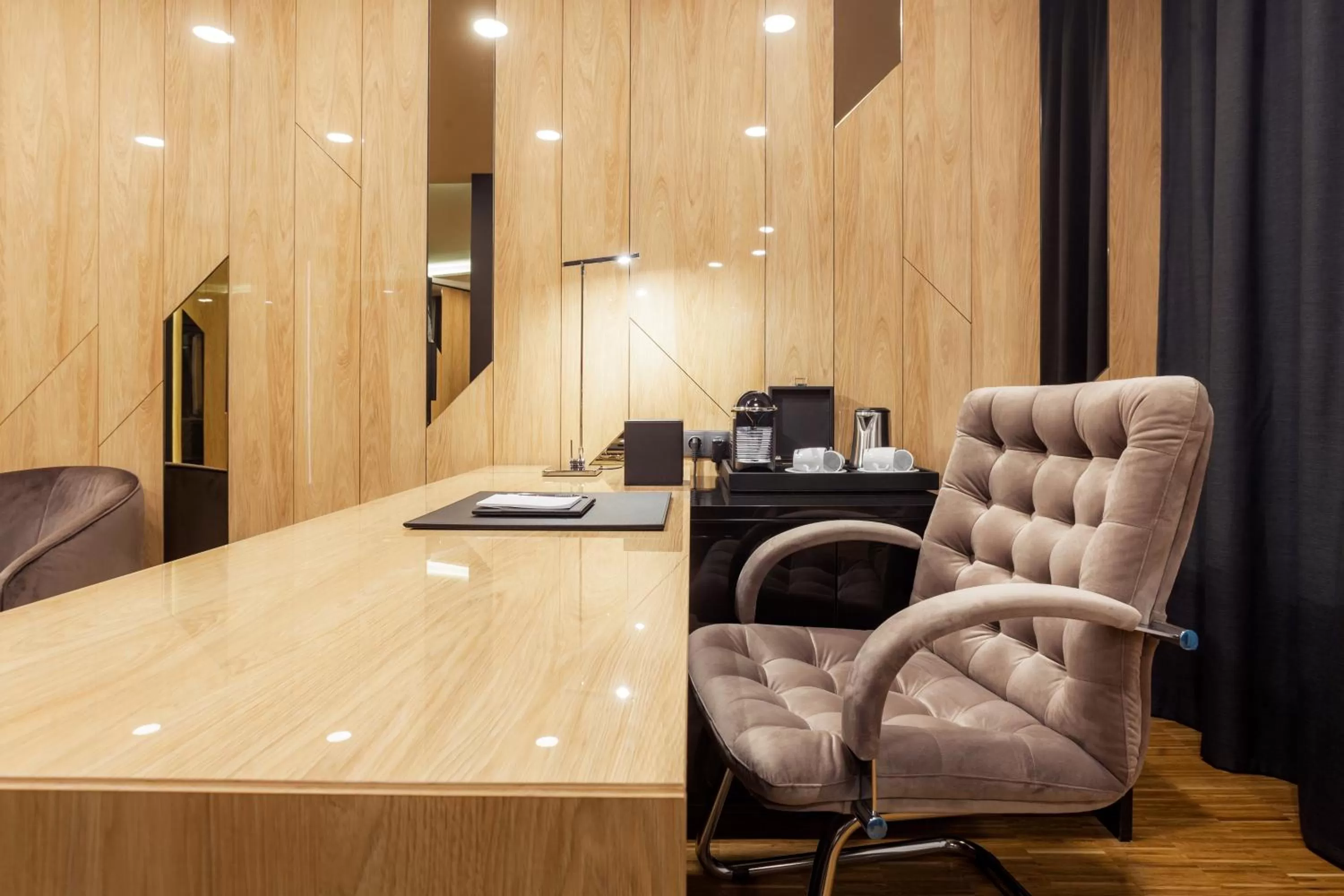 Library in Hotel Platinia