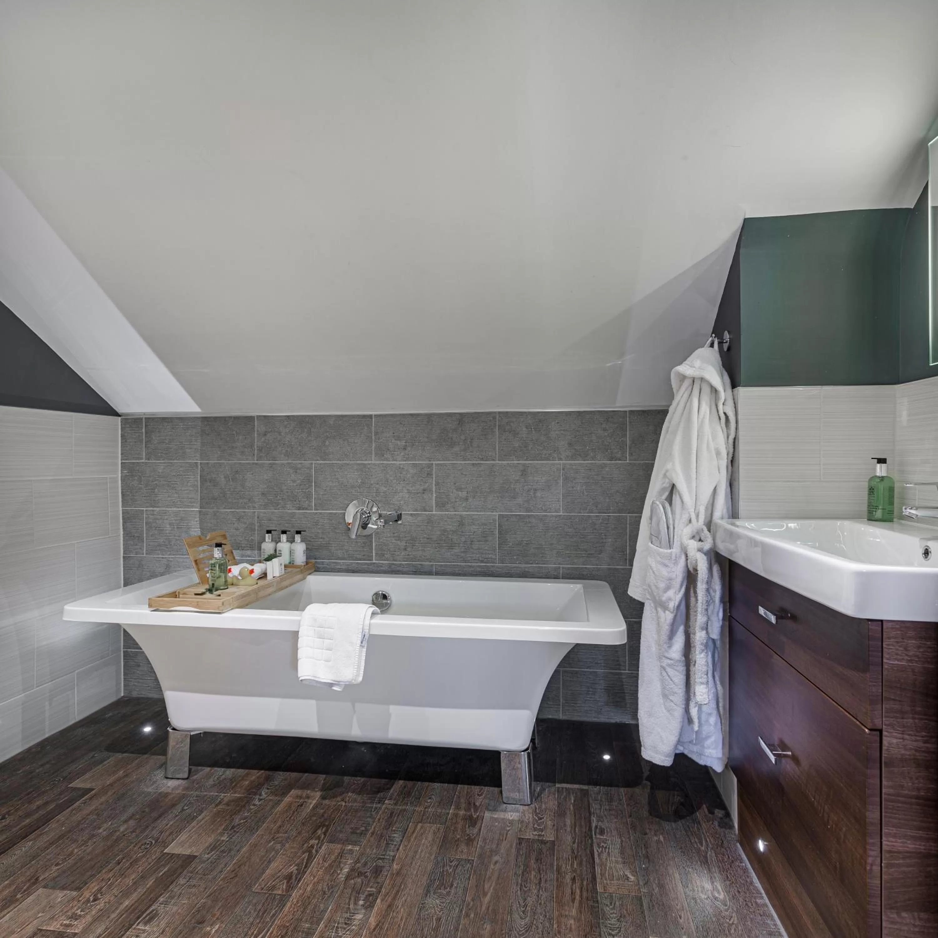 Bathroom in The Castle Hotel, Conwy, North Wales - The Coaching Inn Group