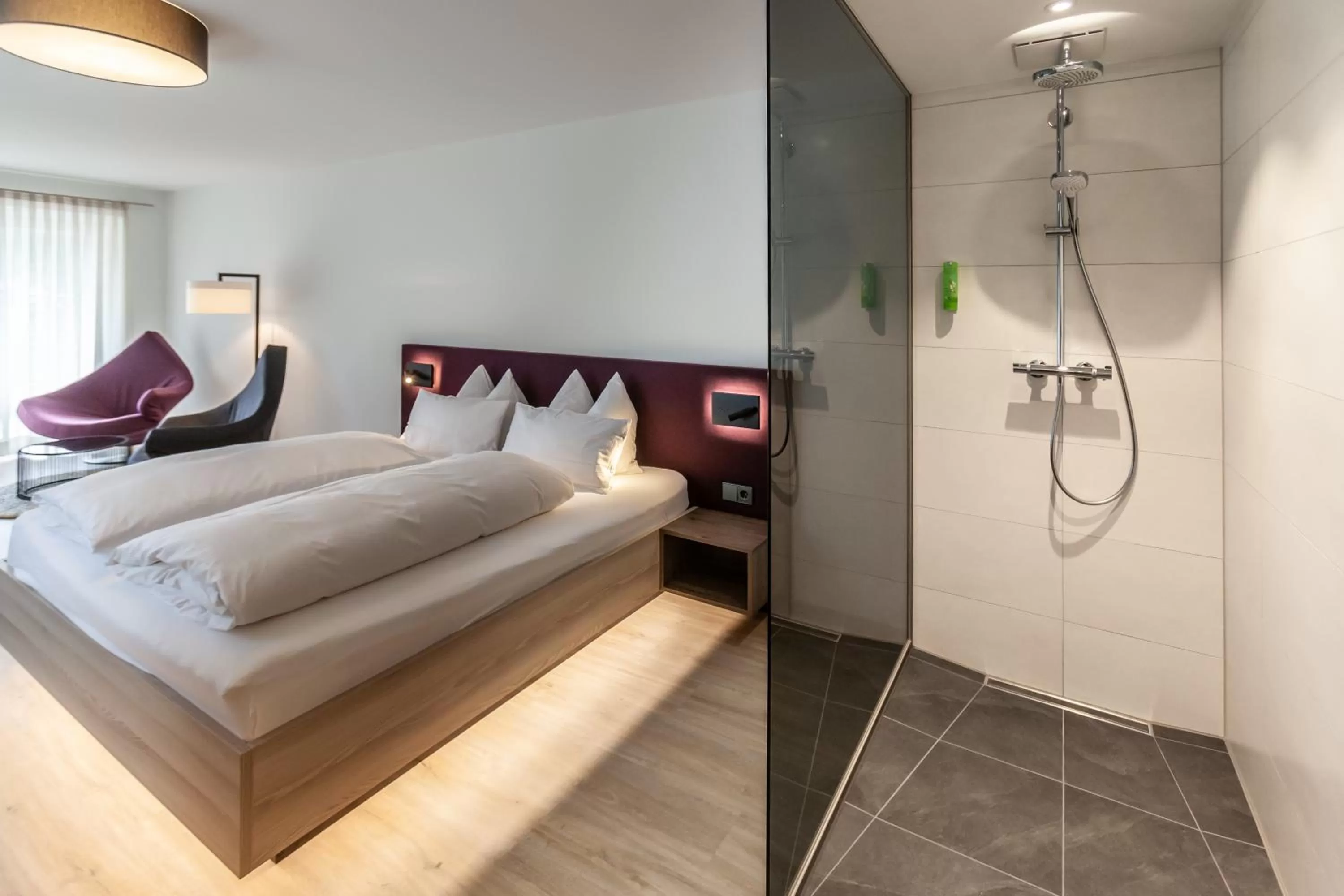 Photo of the whole room, Bed in Bollenhuthotel Kirnbacher Hof