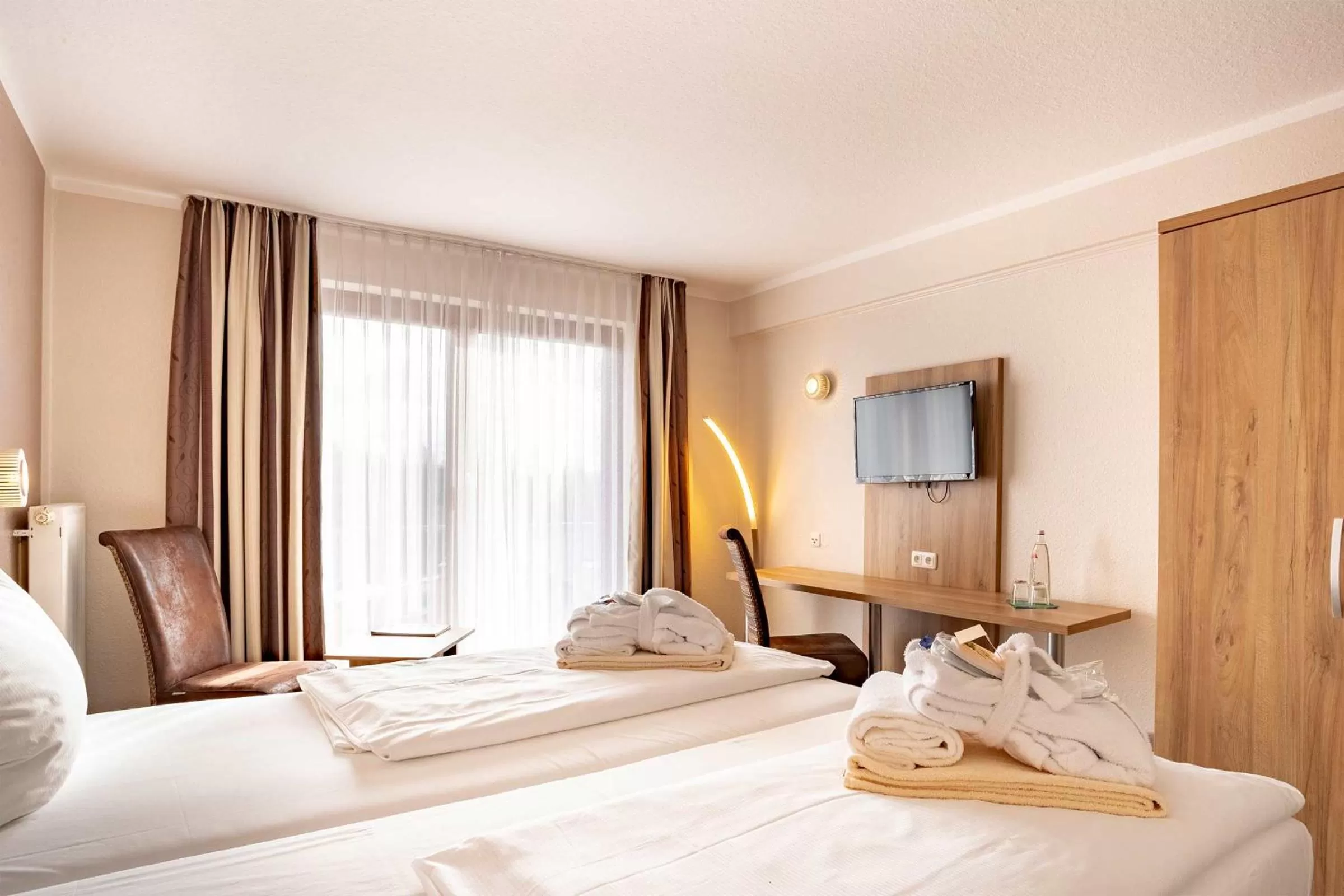 Photo of the whole room, Bed in Aqualux Wellness- & Tagungshotel