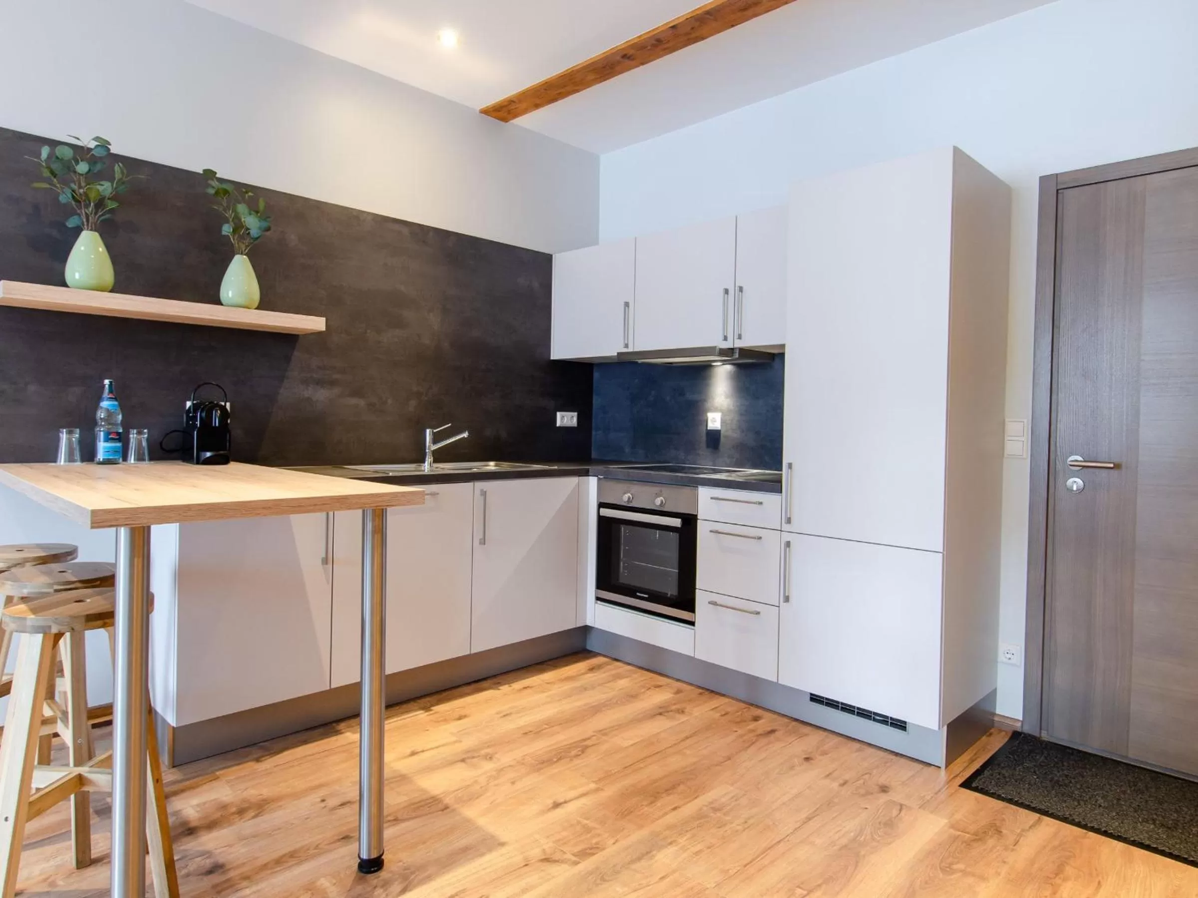 Kitchen/Kitchenette in Restaurant & Appartements In Vino Veritas