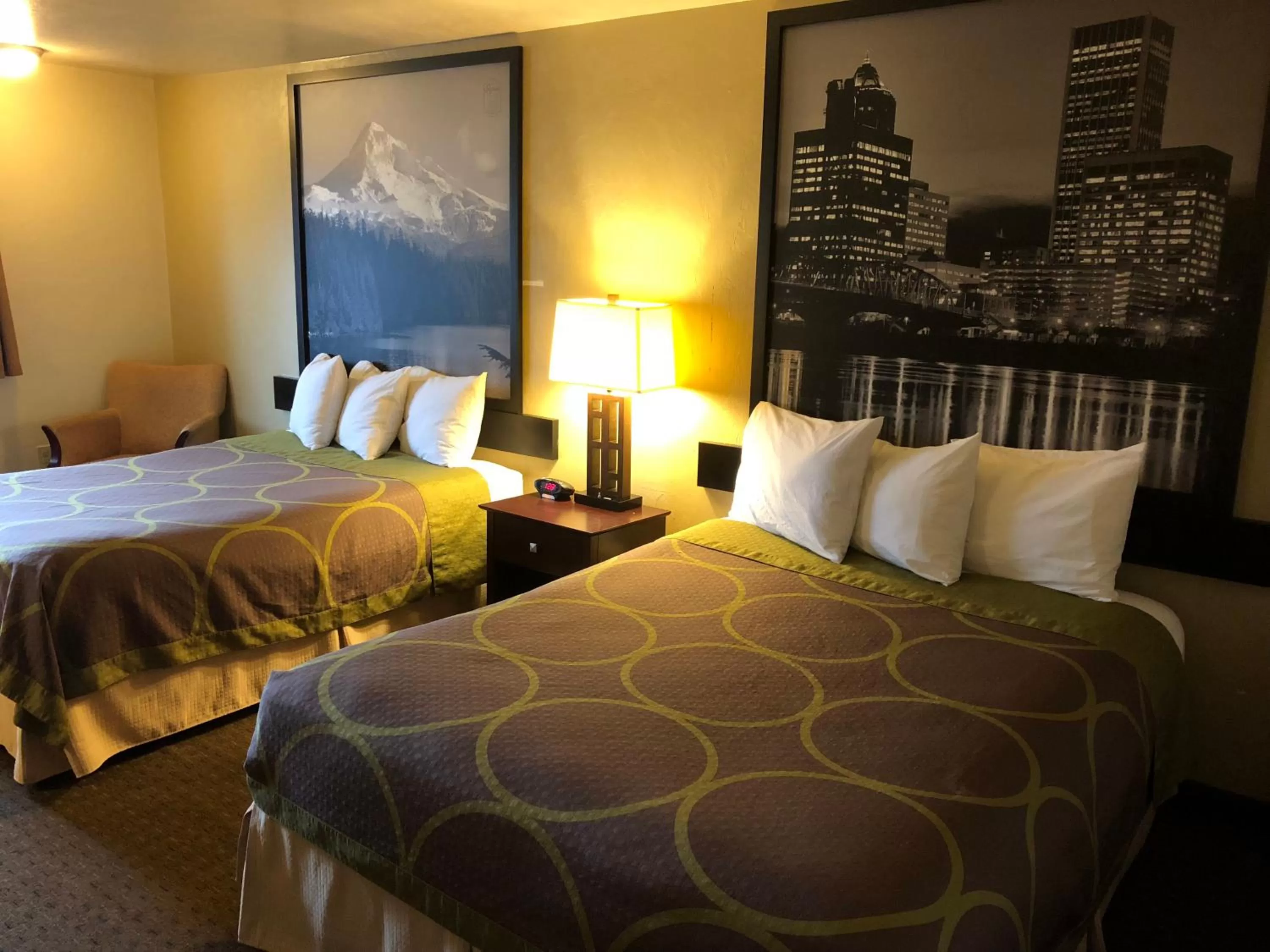 Bedroom, Bed in Super 8 by Wyndham Woodburn