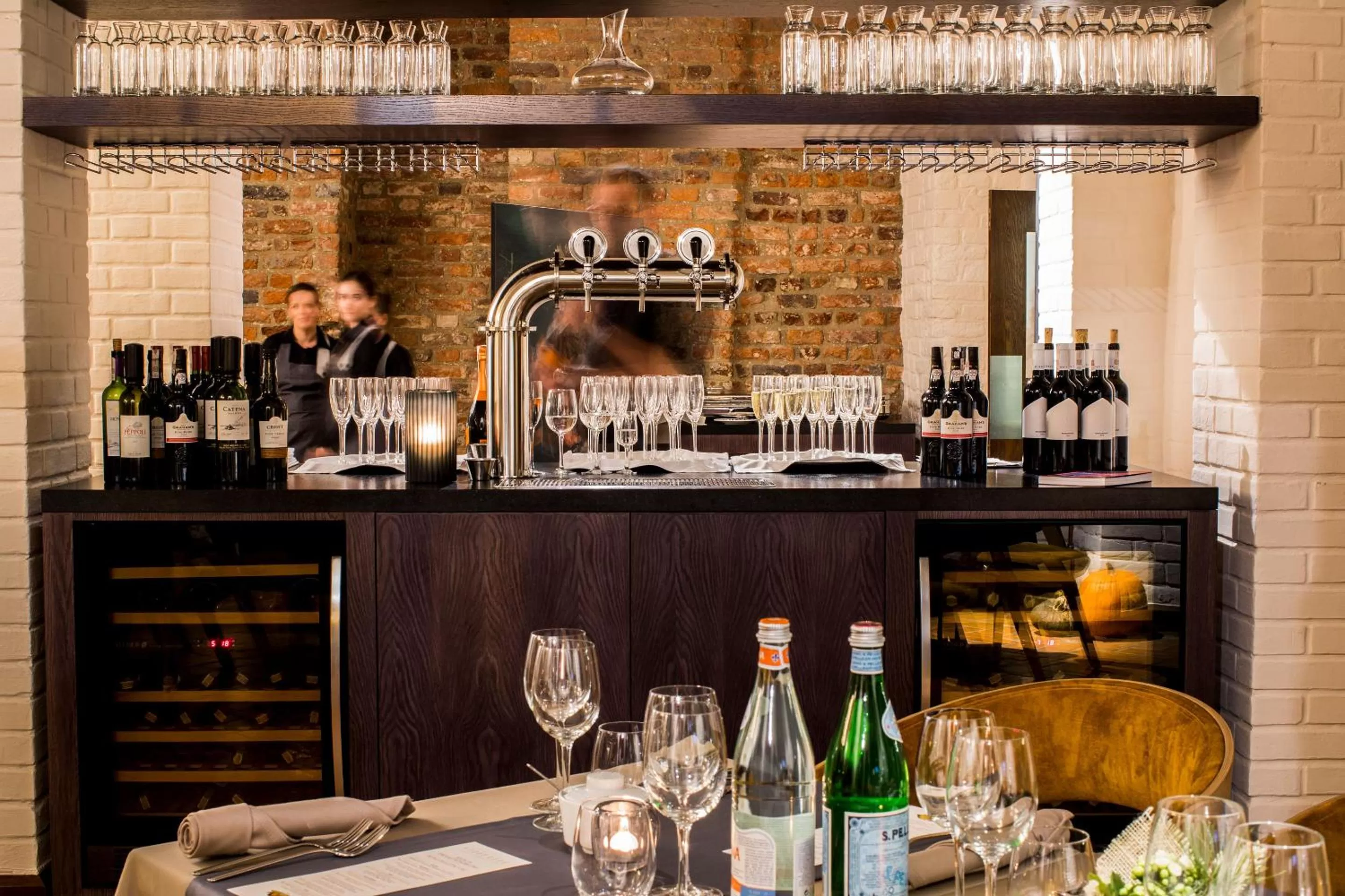 Restaurant/places to eat in Hotel 1231