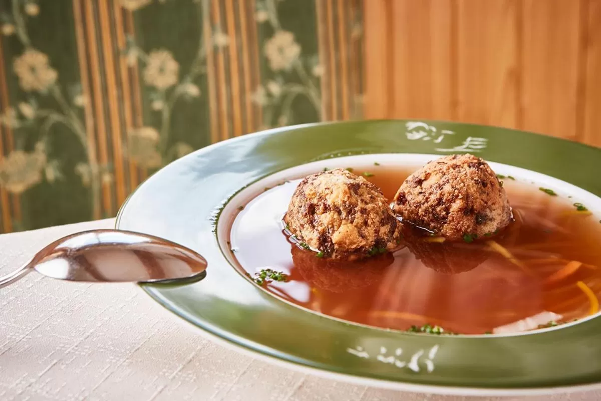 Food and drinks in Hotel Häuserl im Wald