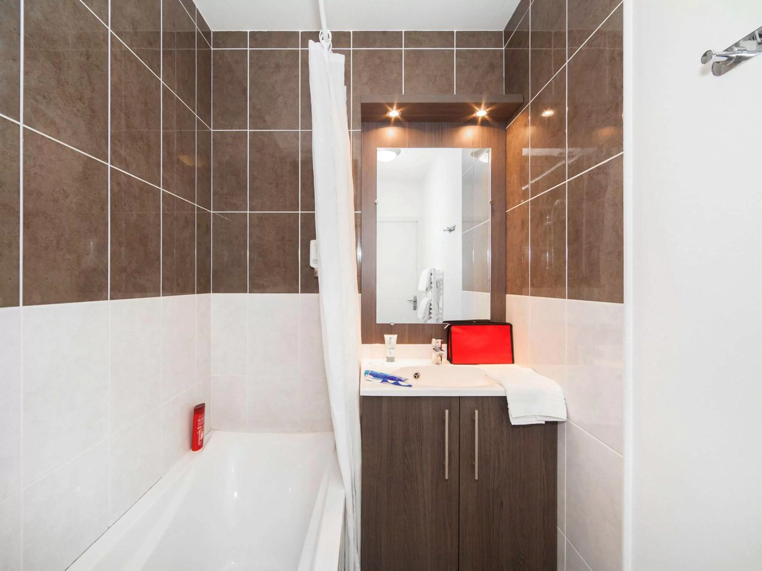 Photo of the whole room in Aparthotel Adagio Access Poitiers