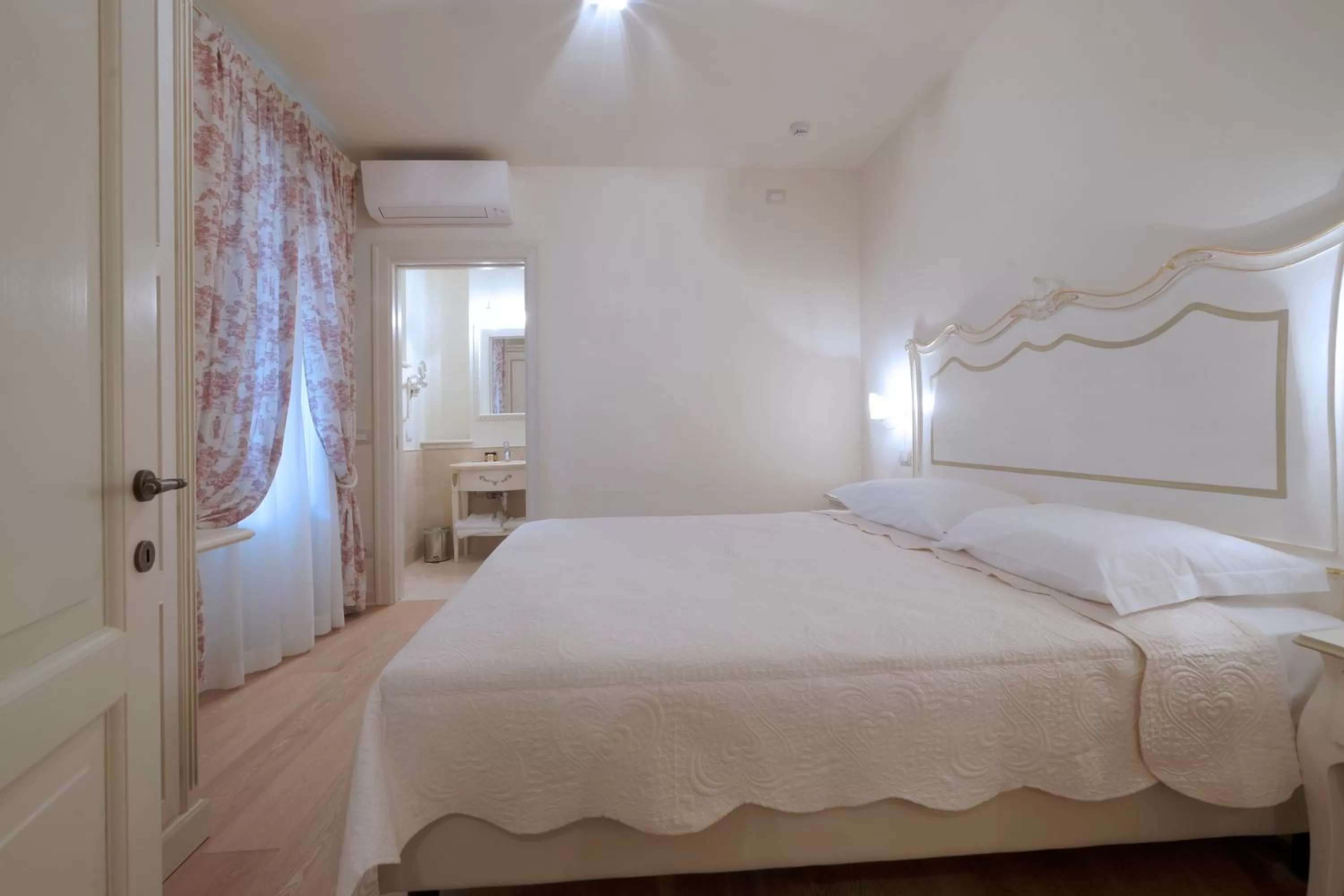 Bed in Garda Apartments San Vigilio Golf