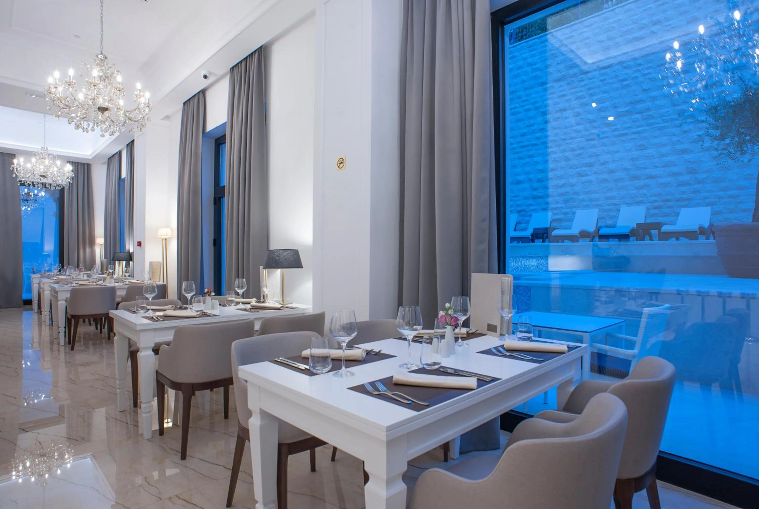 Restaurant/places to eat in Hotel Moskva