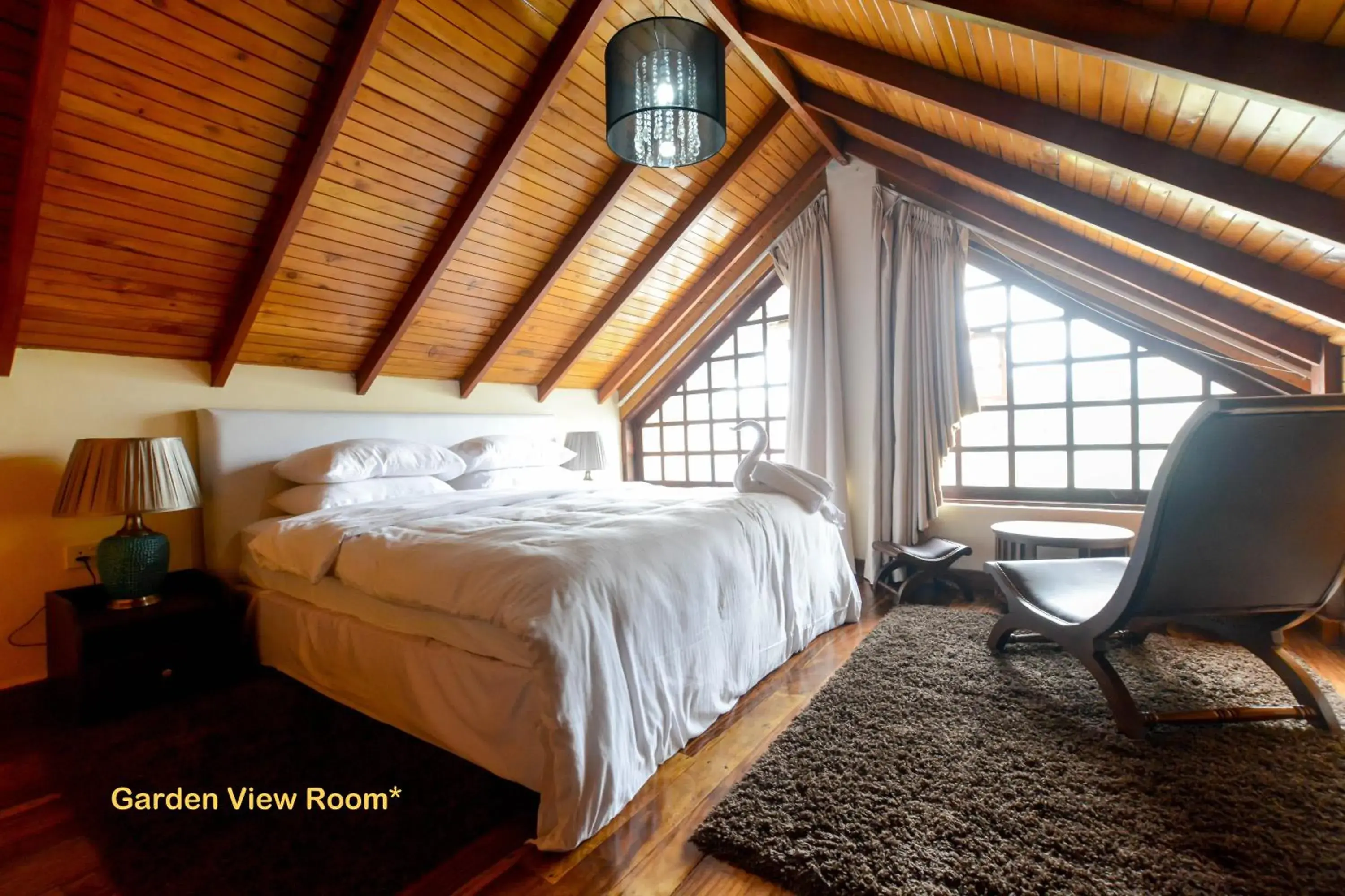 Attic Room with Bathtub in Villa Tea Fields Attic Room with Bathtub in Villa Tea Fields