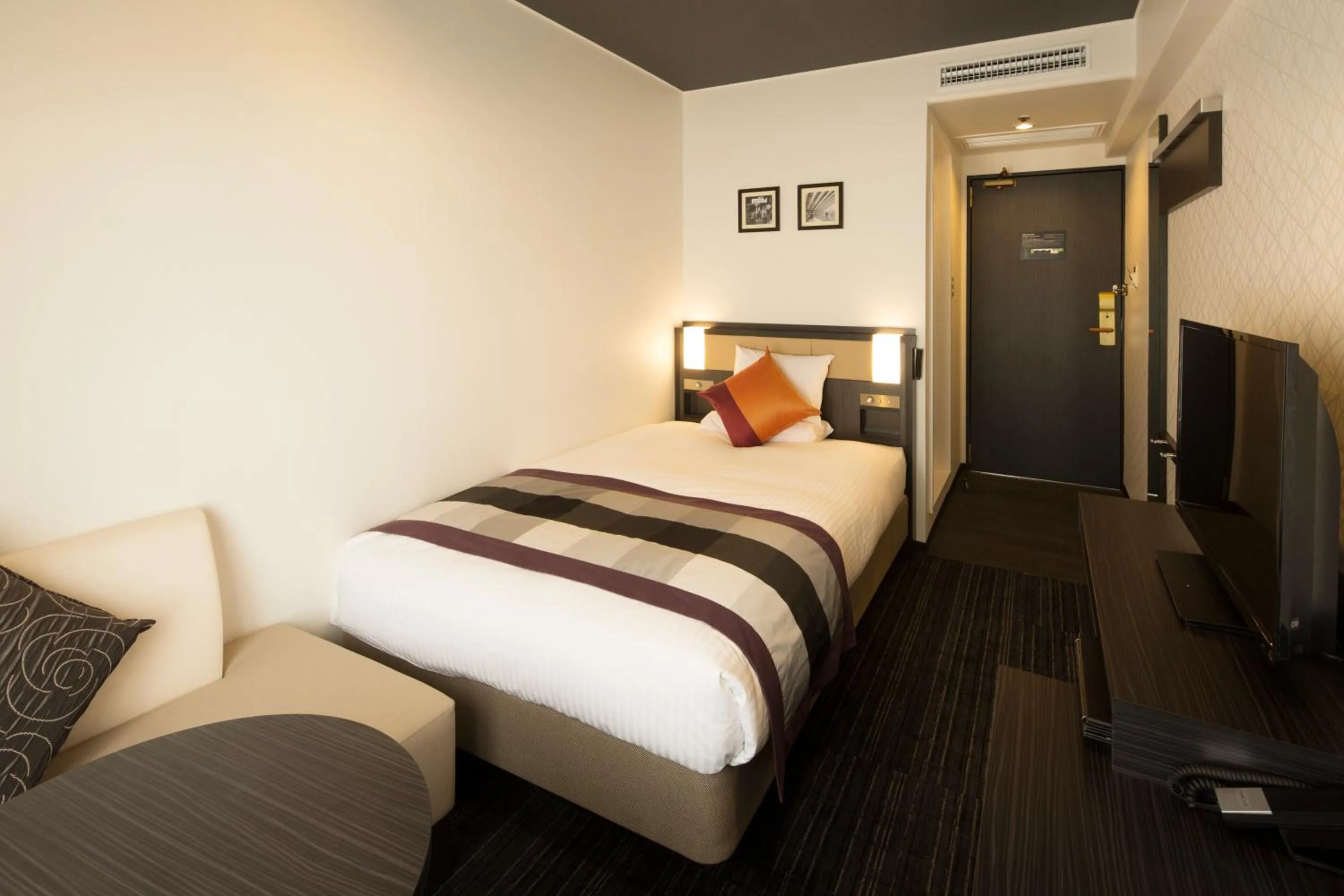 Photo of the whole room, Bed in HOTEL MYSTAYS Shinsaibashi