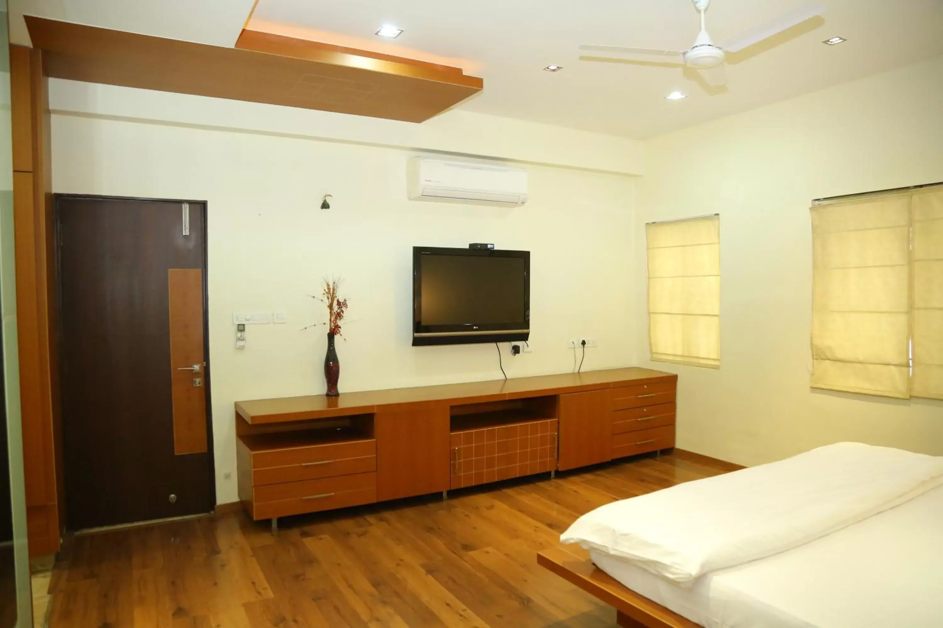 Three-Bedroom Apartment in Swan Suites Madhapur Three-Bedroom Apartment in Swan Suites Madhapur