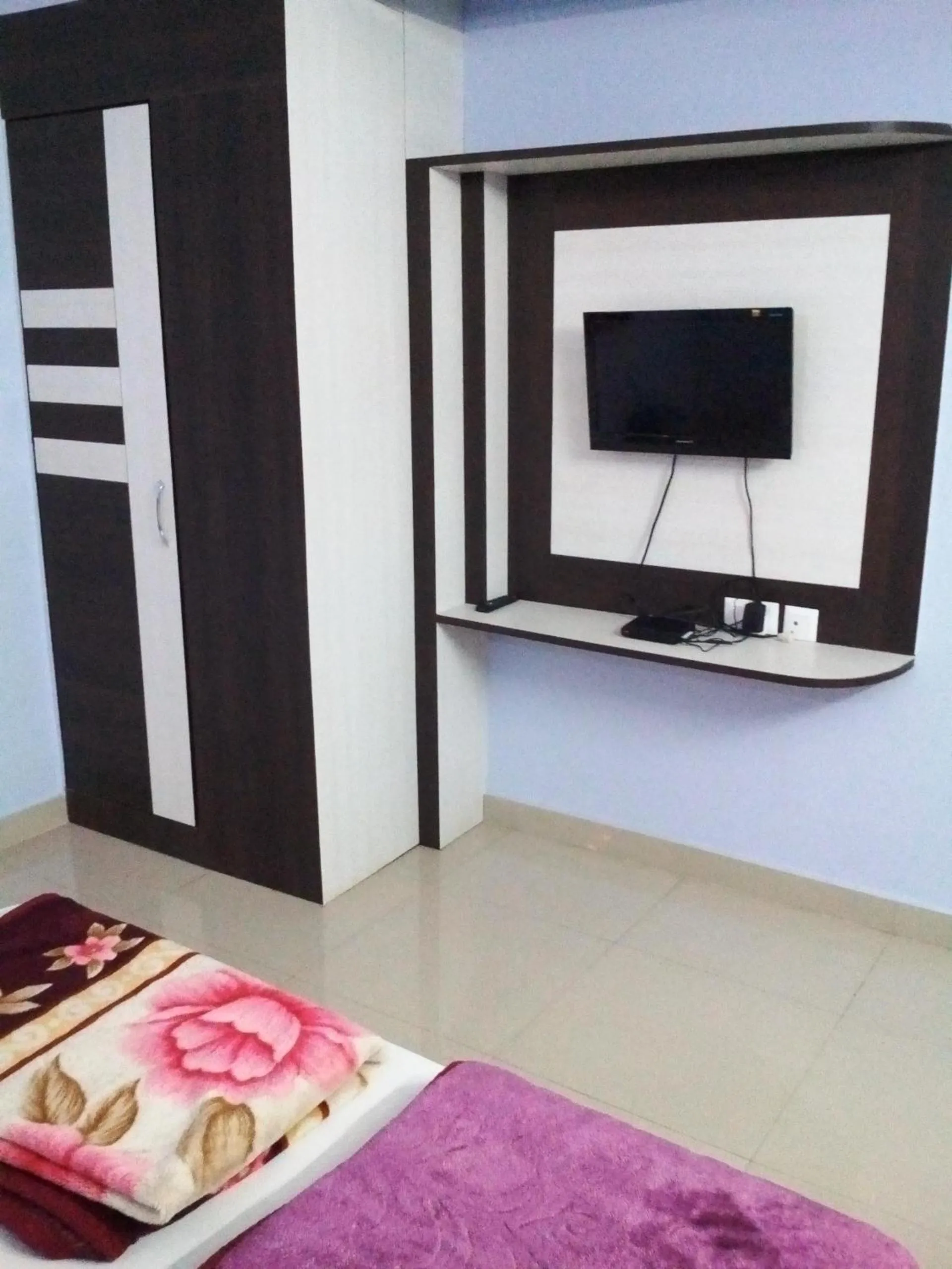 Bed in Hotel Viraat Inn