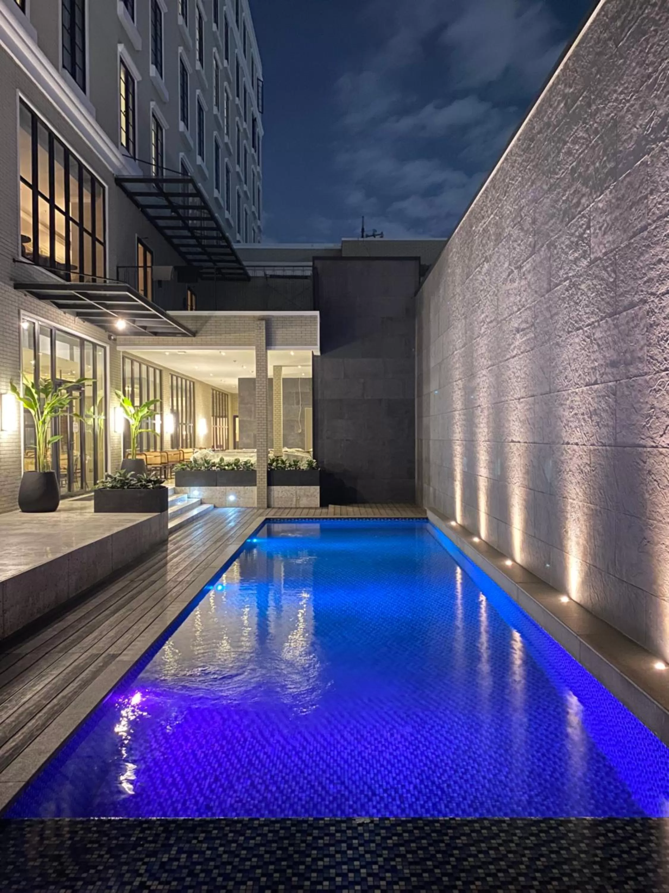 Swimming Pool in Maia Hotel Jakarta