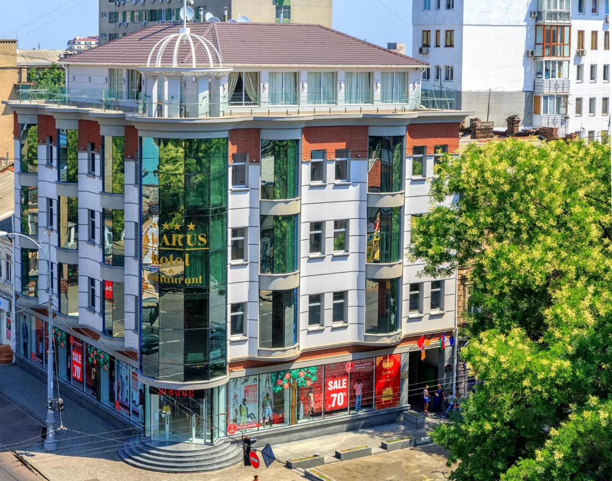 Facade/entrance in Alarus Luxe Hotel