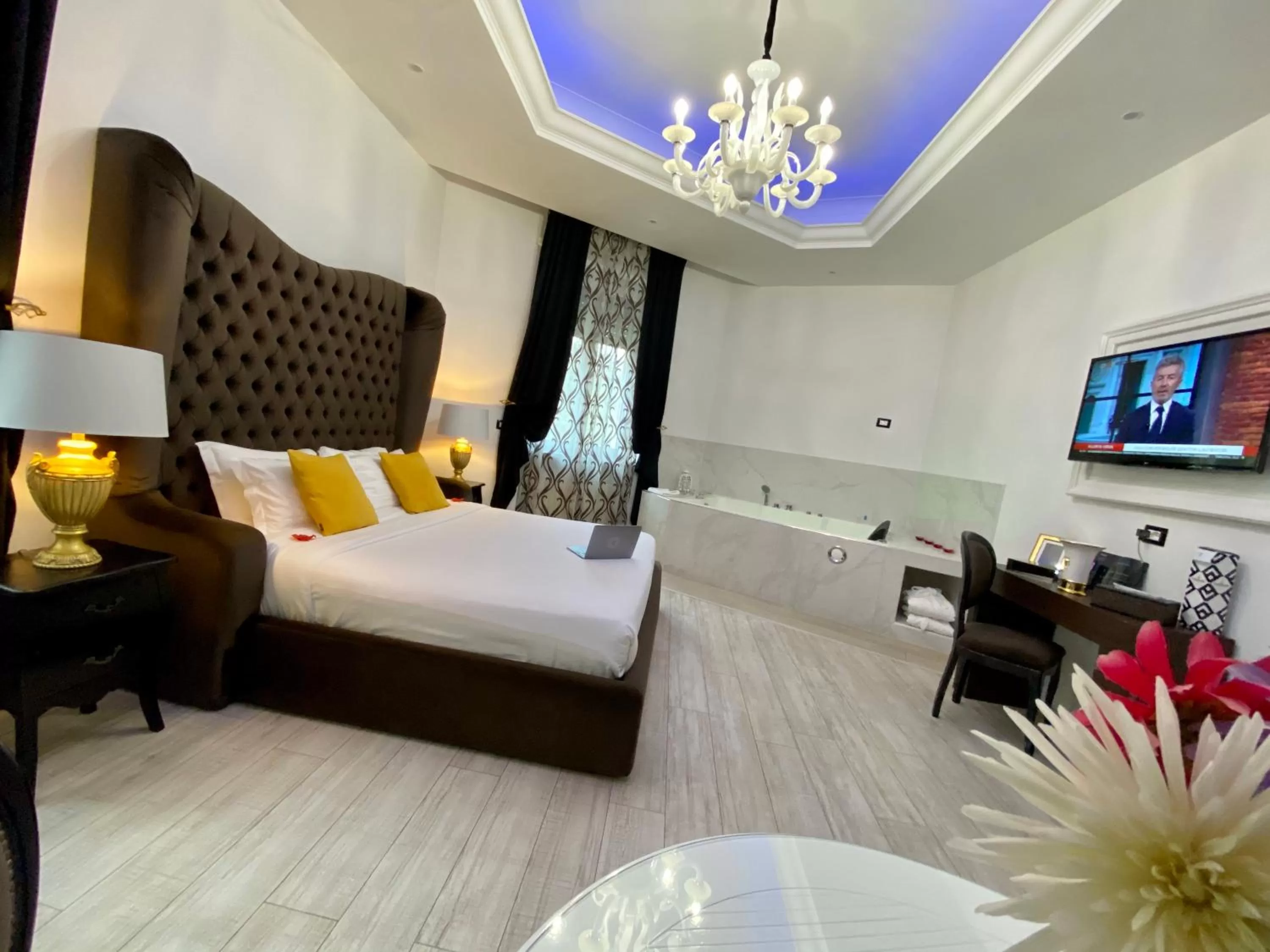 Photo of the whole room, Bed in Escape Luxury Suite - CA Domus Collection