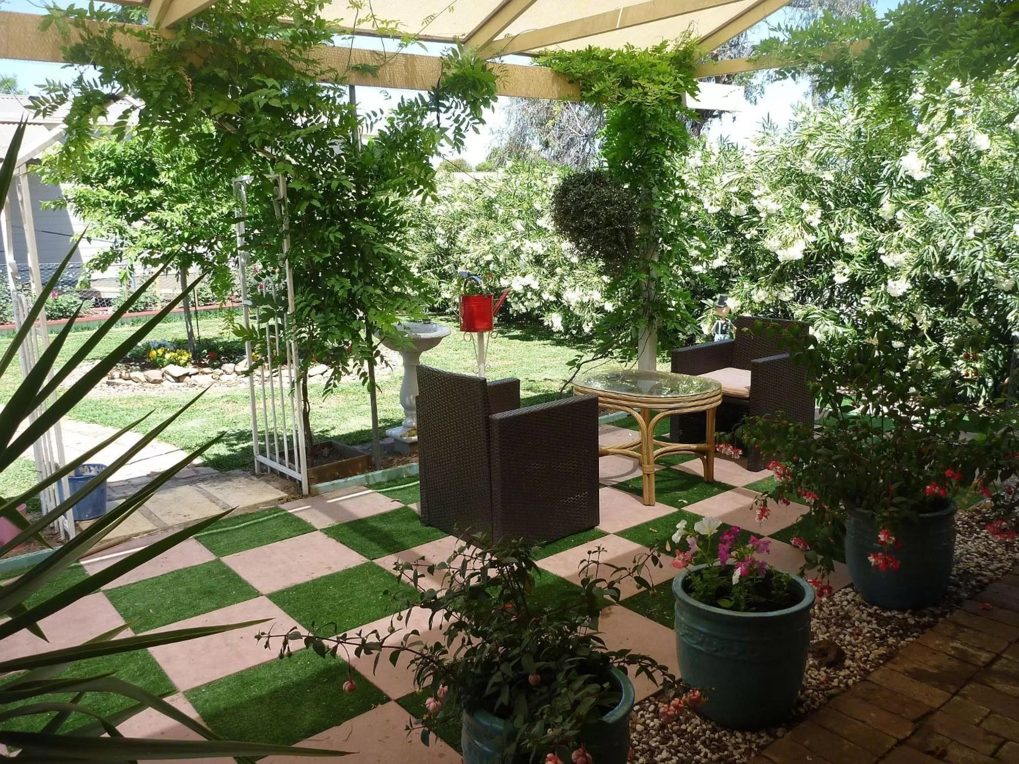 Spring in Must Love Dogs B&B & Self Contained Cottage