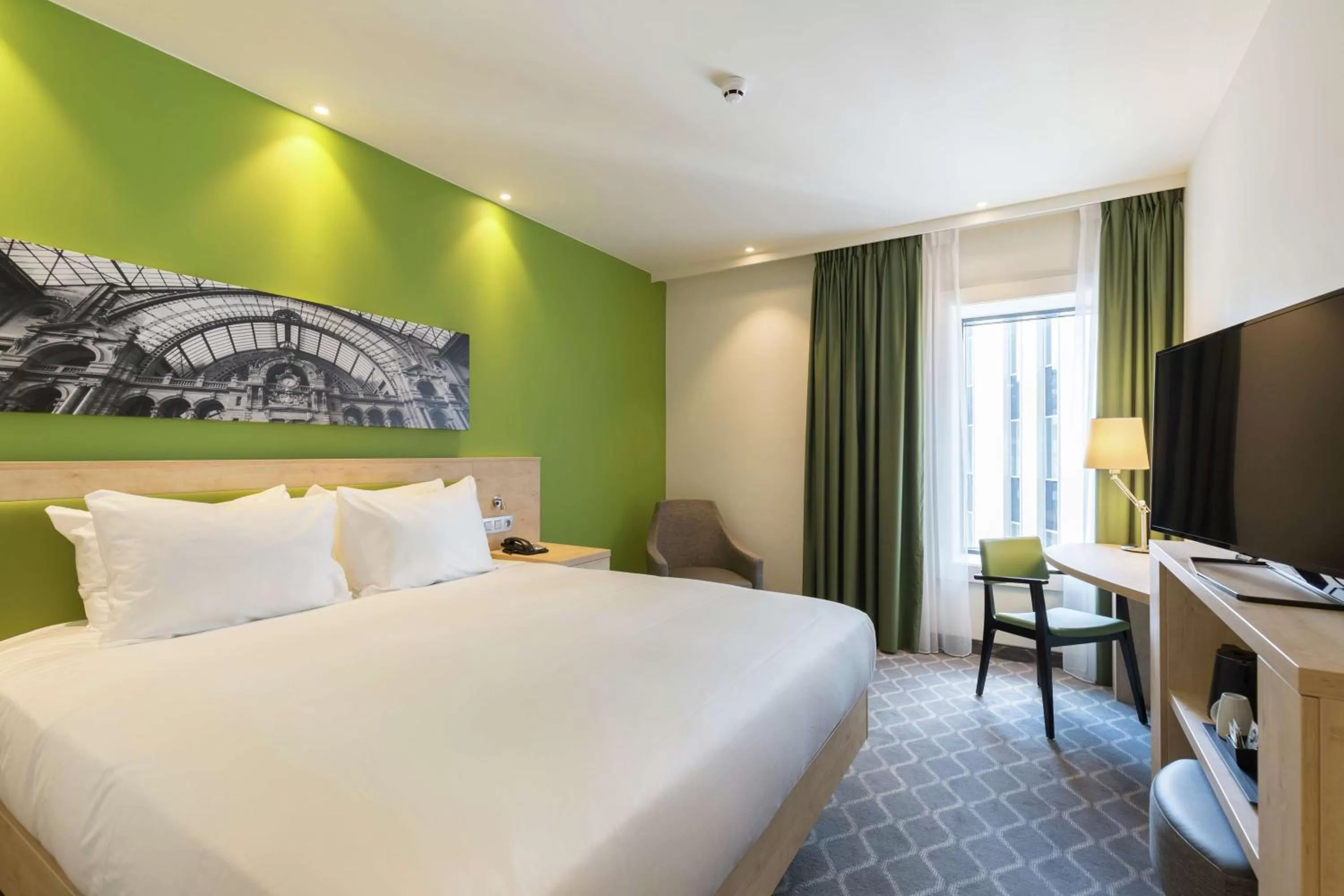 Bedroom, Bed in Hampton By Hilton Antwerp Central Station