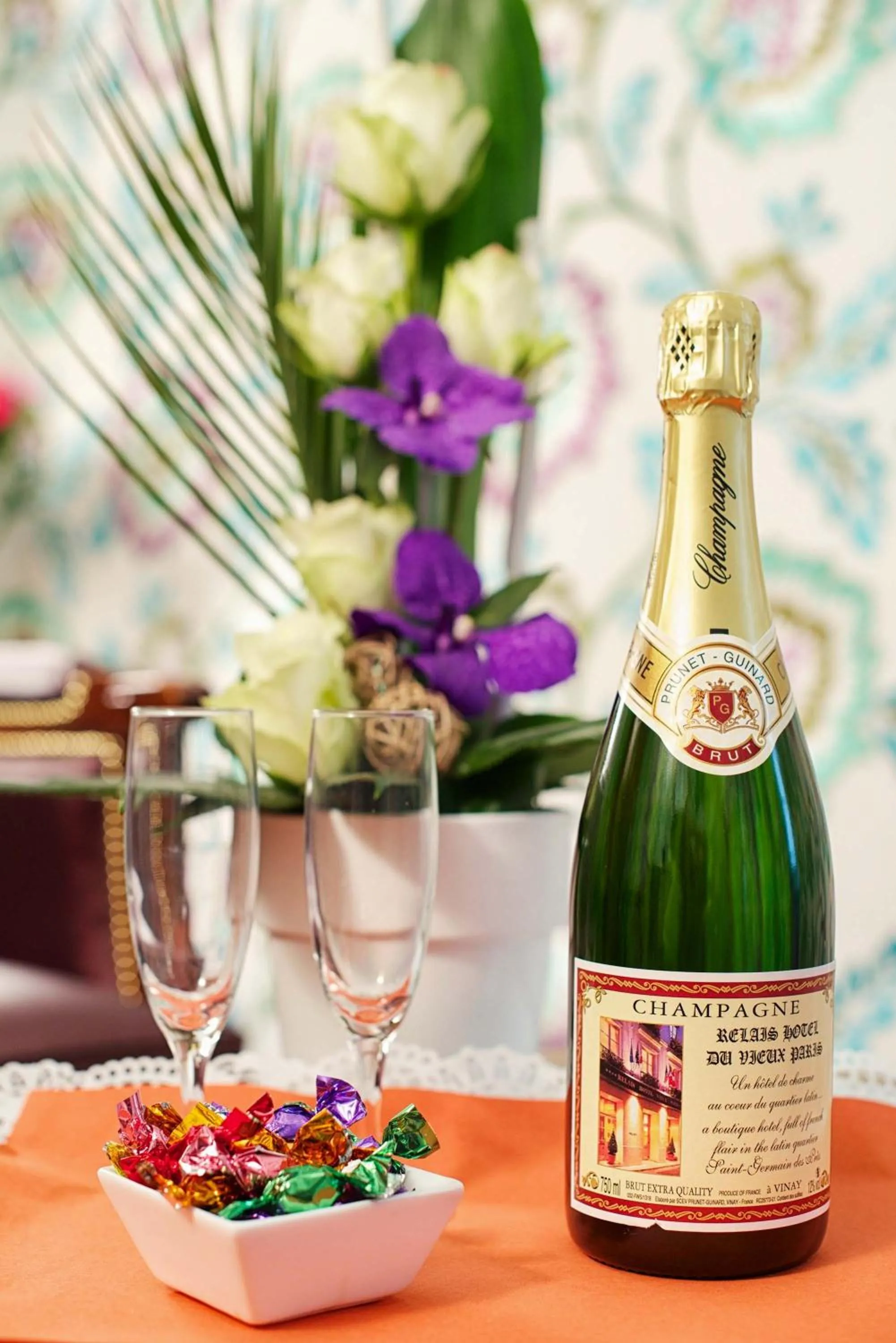 Drinks in Relais Hôtel du Vieux Paris