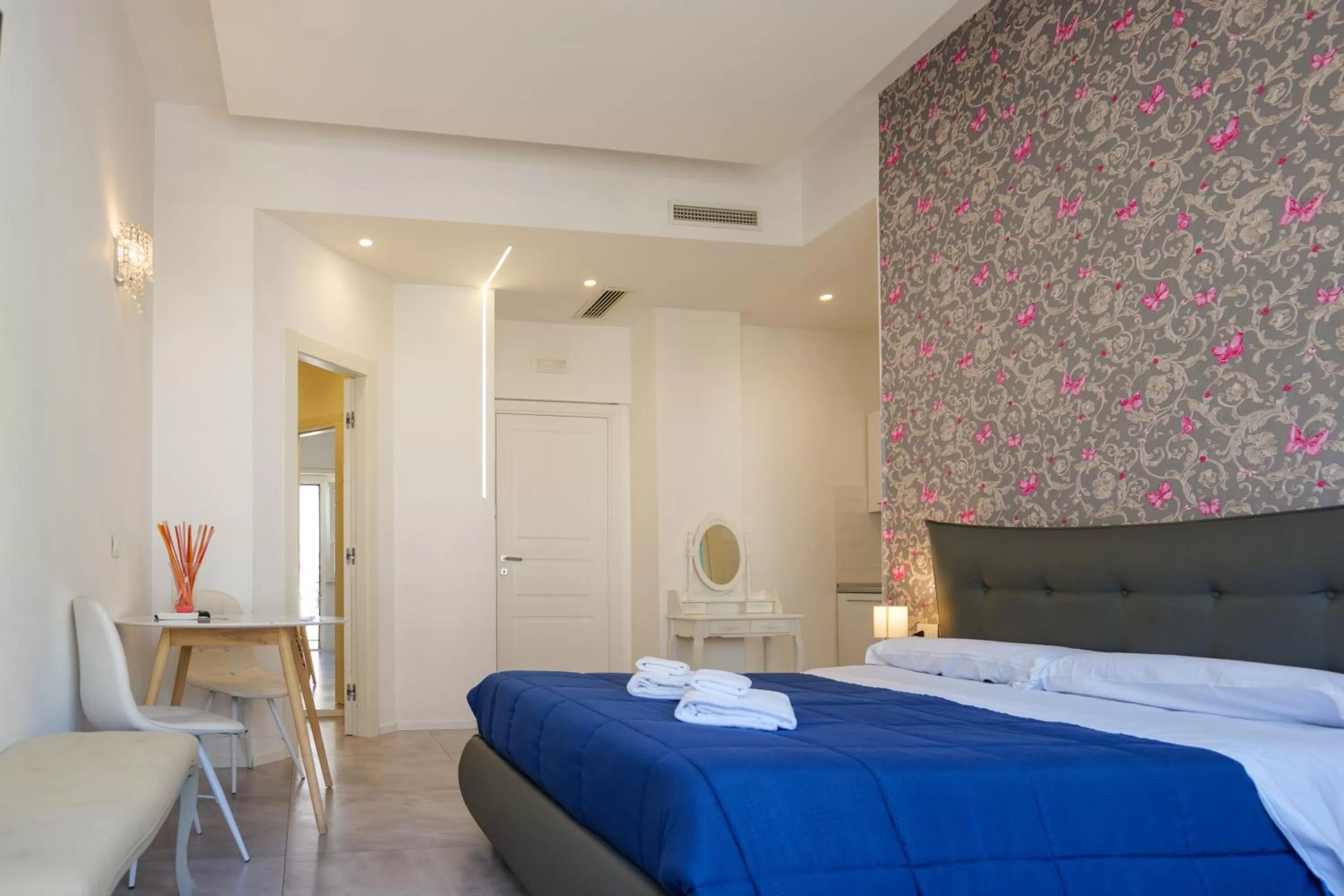 Bed in Relais Vittorio Veneto - Luxotel & Apartotel