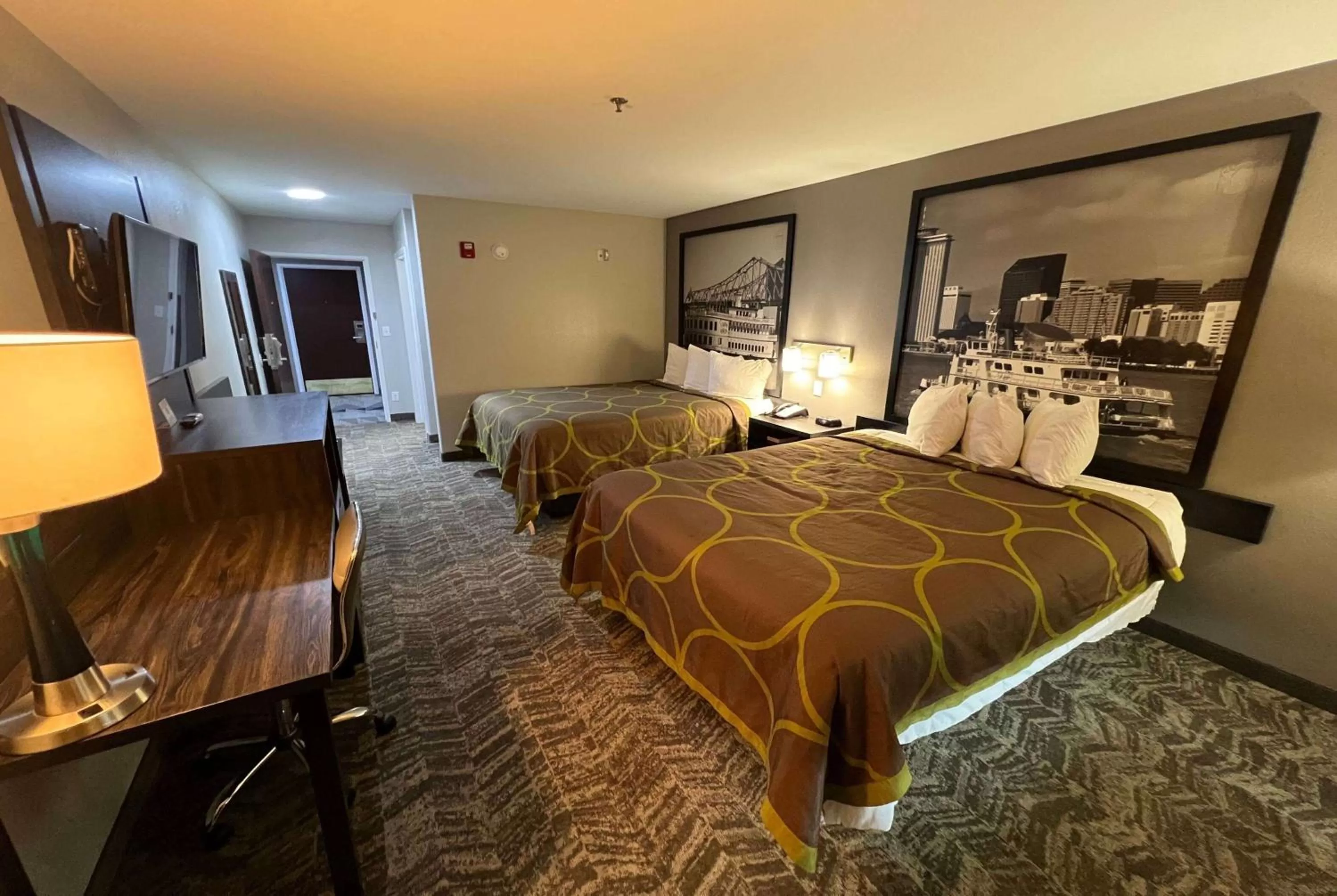 Photo of the whole room, Bed in Super 8 by Wyndham Lake Charles/Sulphur