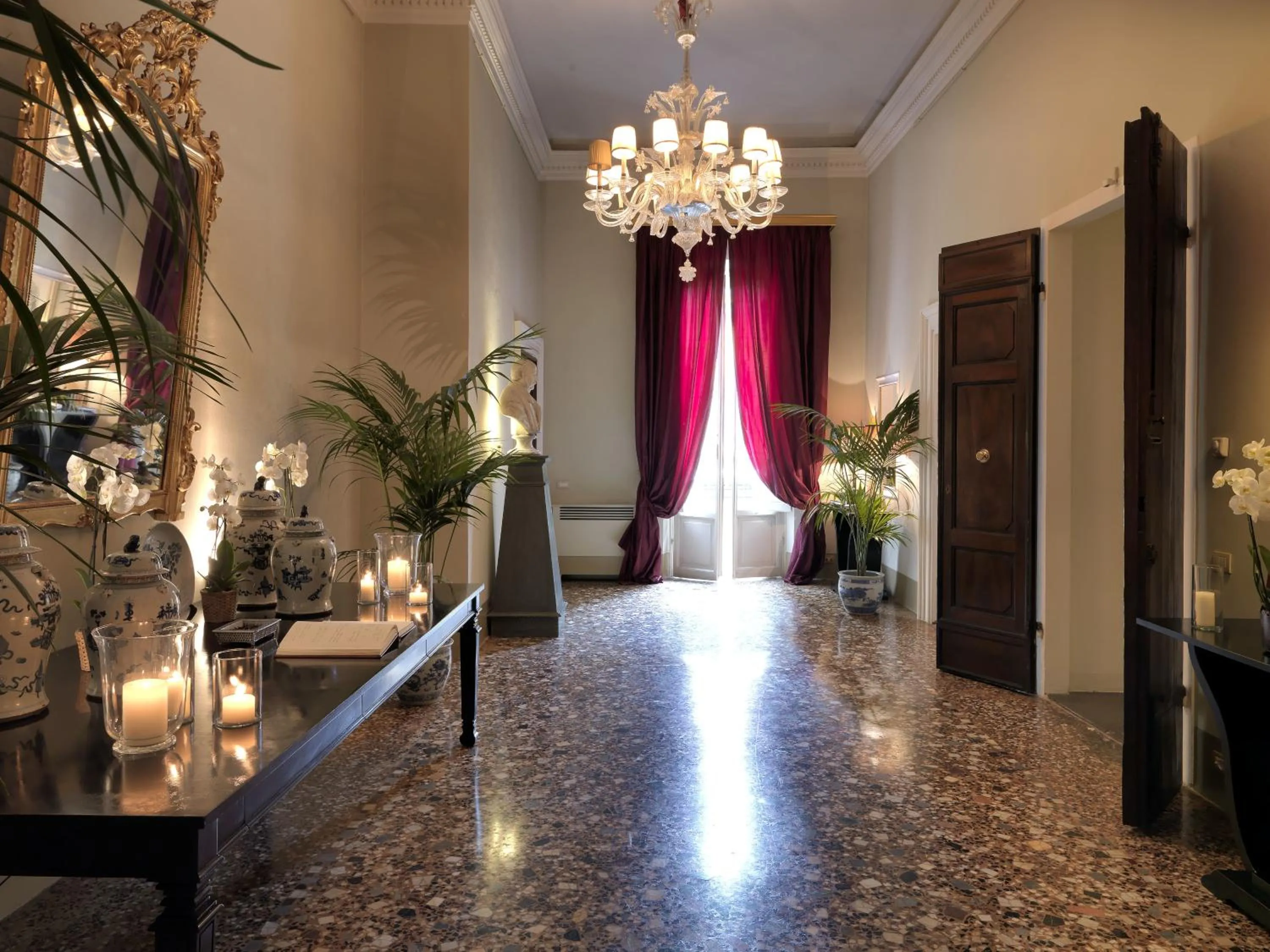 Restaurant/places to eat in Al Palazzo del Marchese di Camugliano Residenza d'Epoca