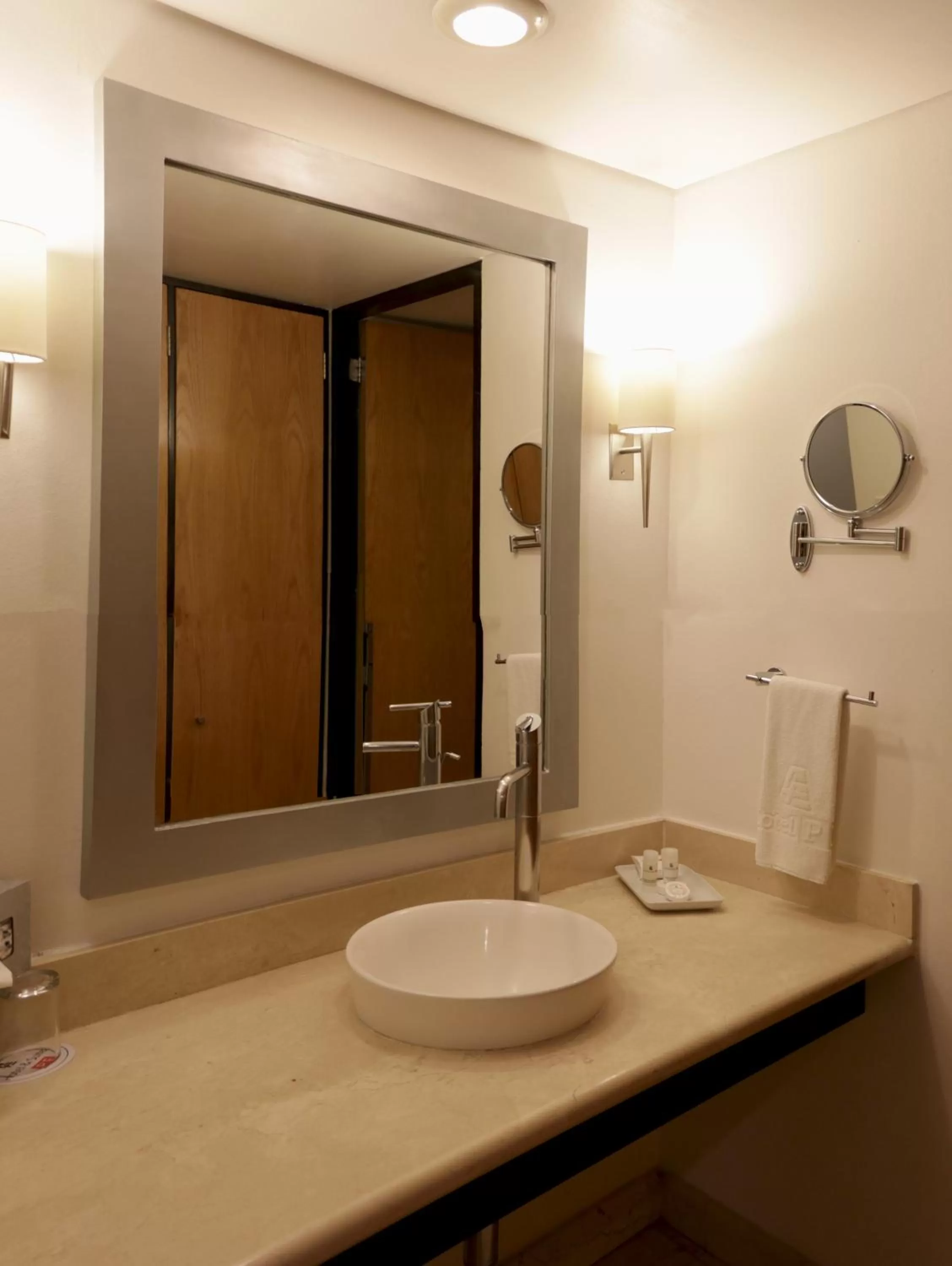 Bathroom in Hotel & Suites PF