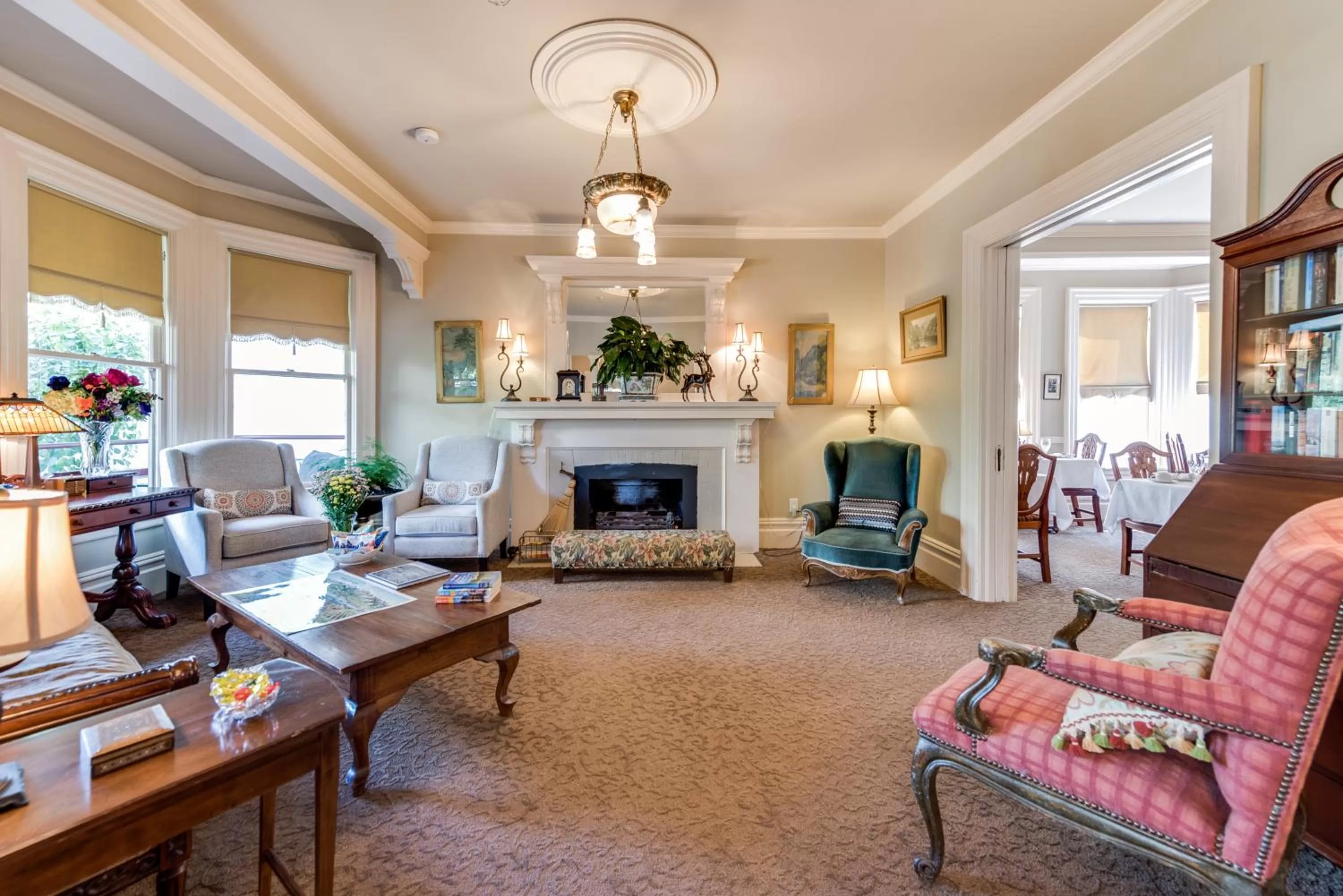 Living room in O Canada House Bed & Breakfast