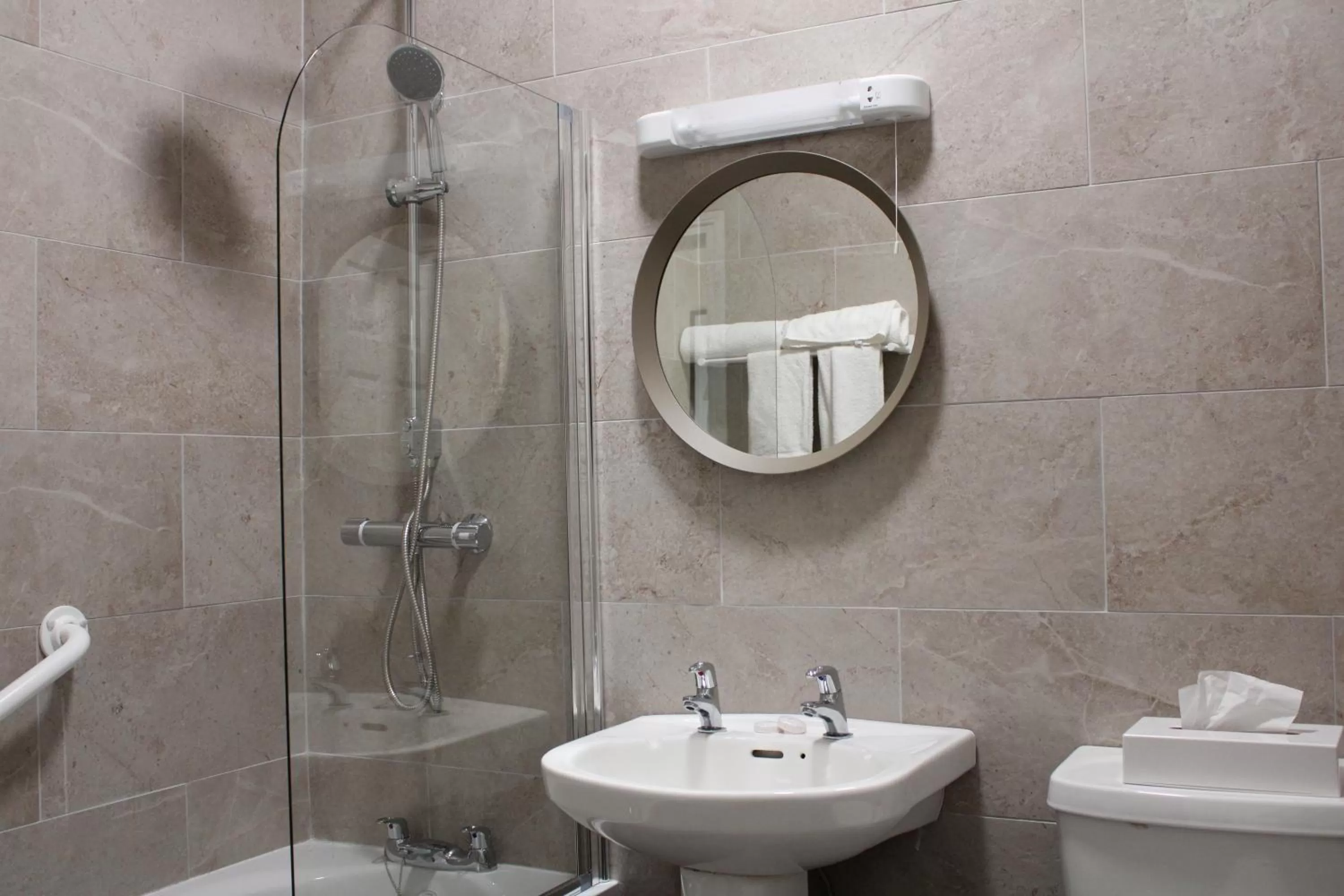 Bathroom in Kildare House Hotel