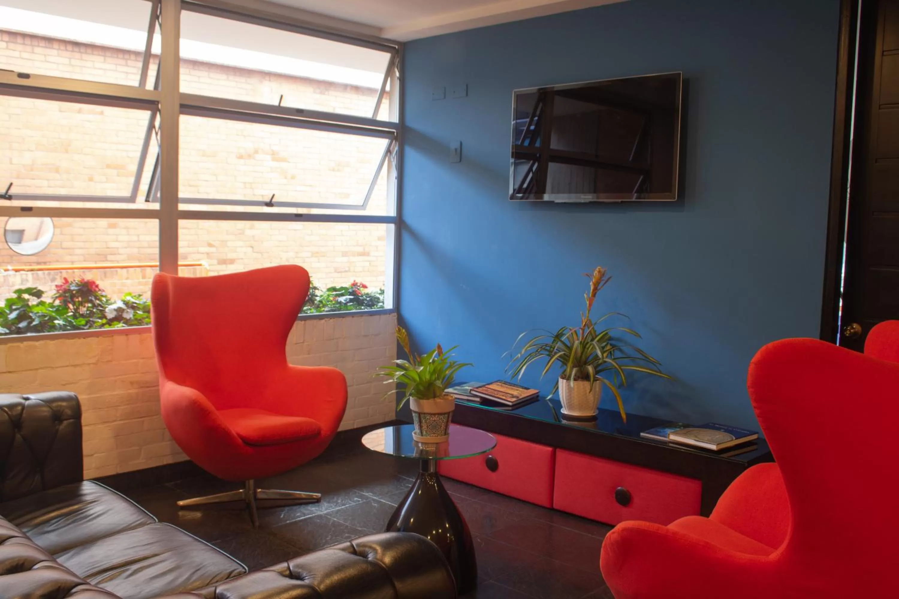 Living room in Hotel 104 Art Suites