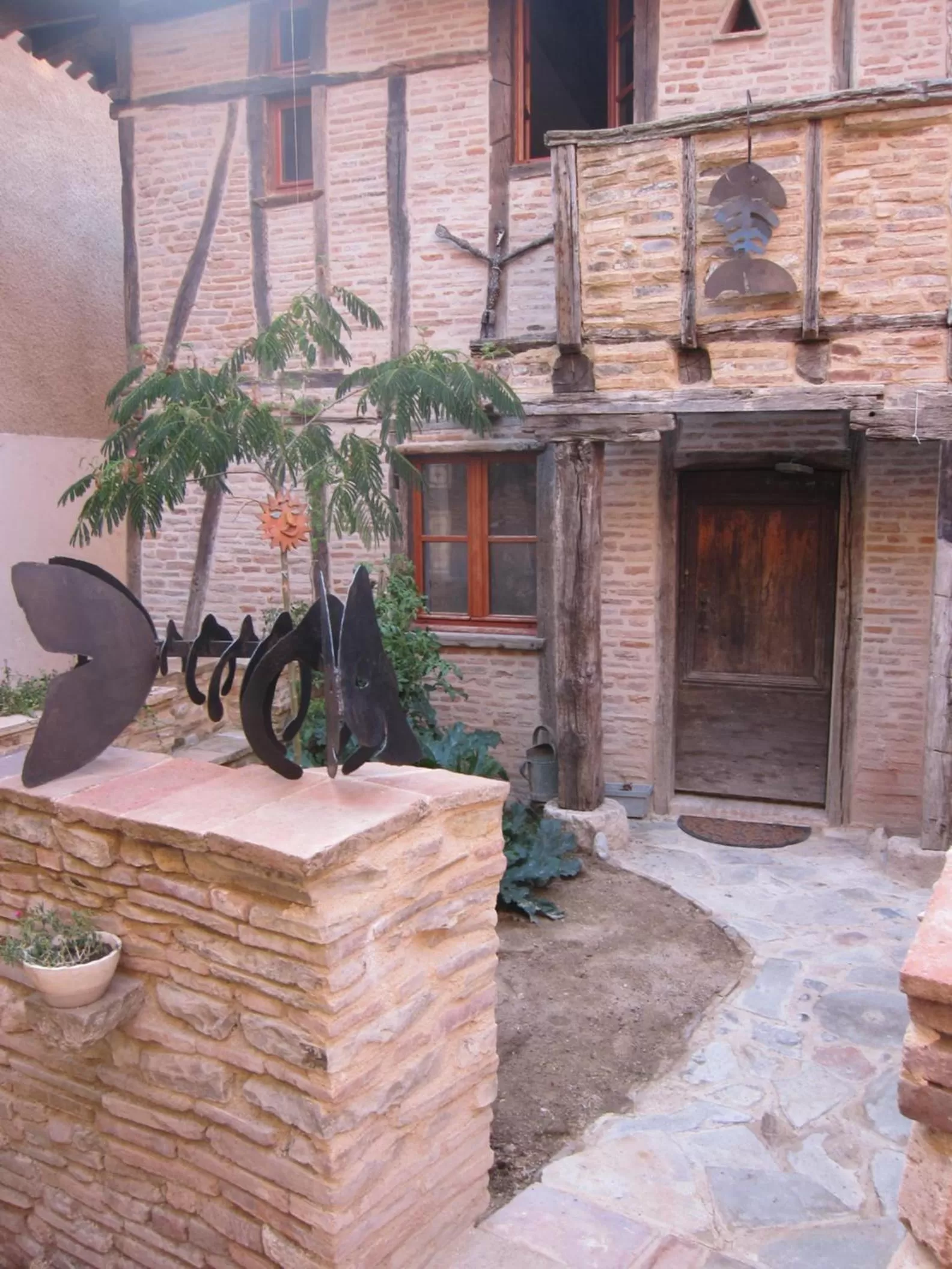 Patio in La lauze et l'anguille