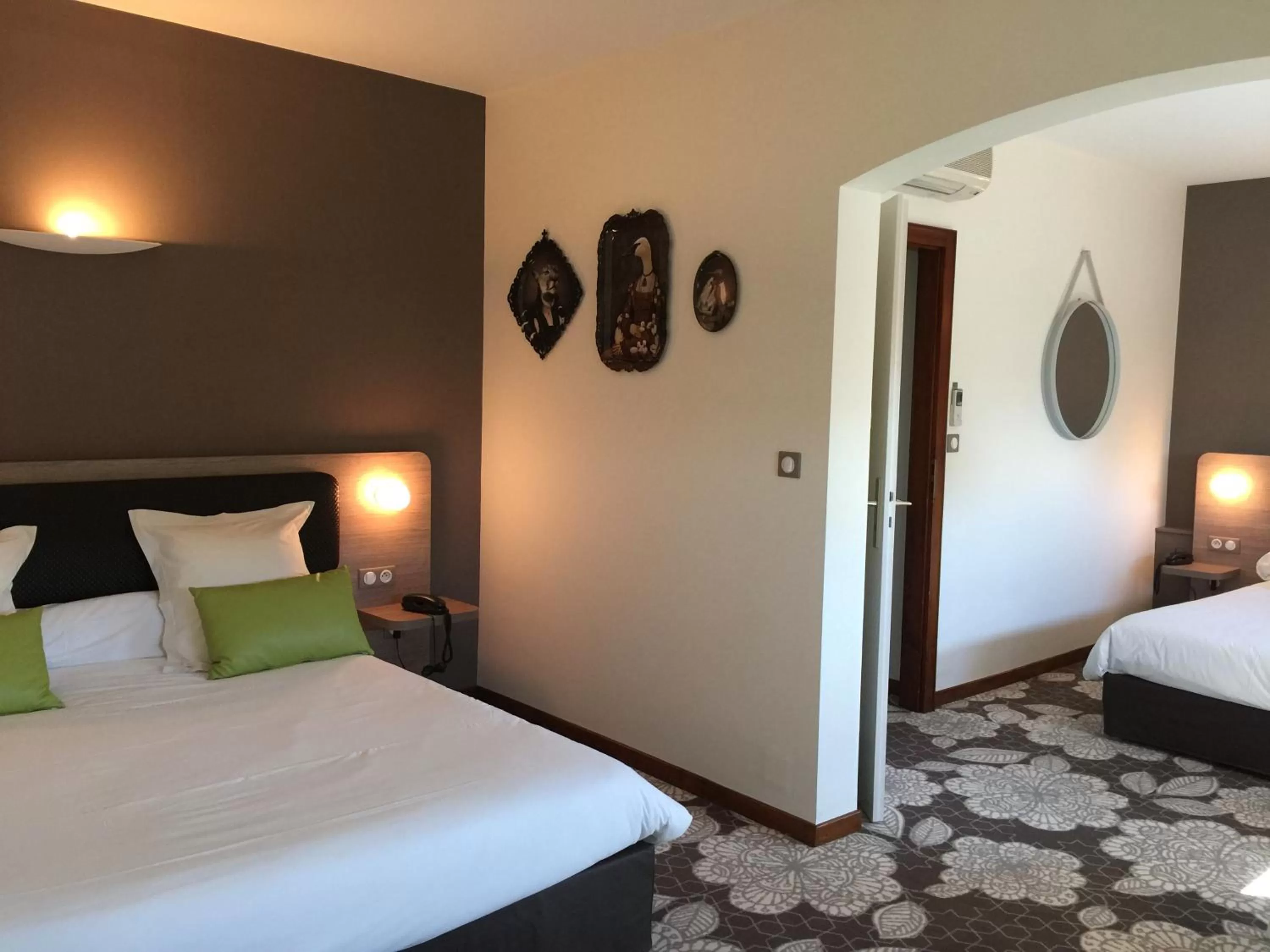 Photo of the whole room, Bed in Hôtel Restaurant Vaillant Colmar Nord