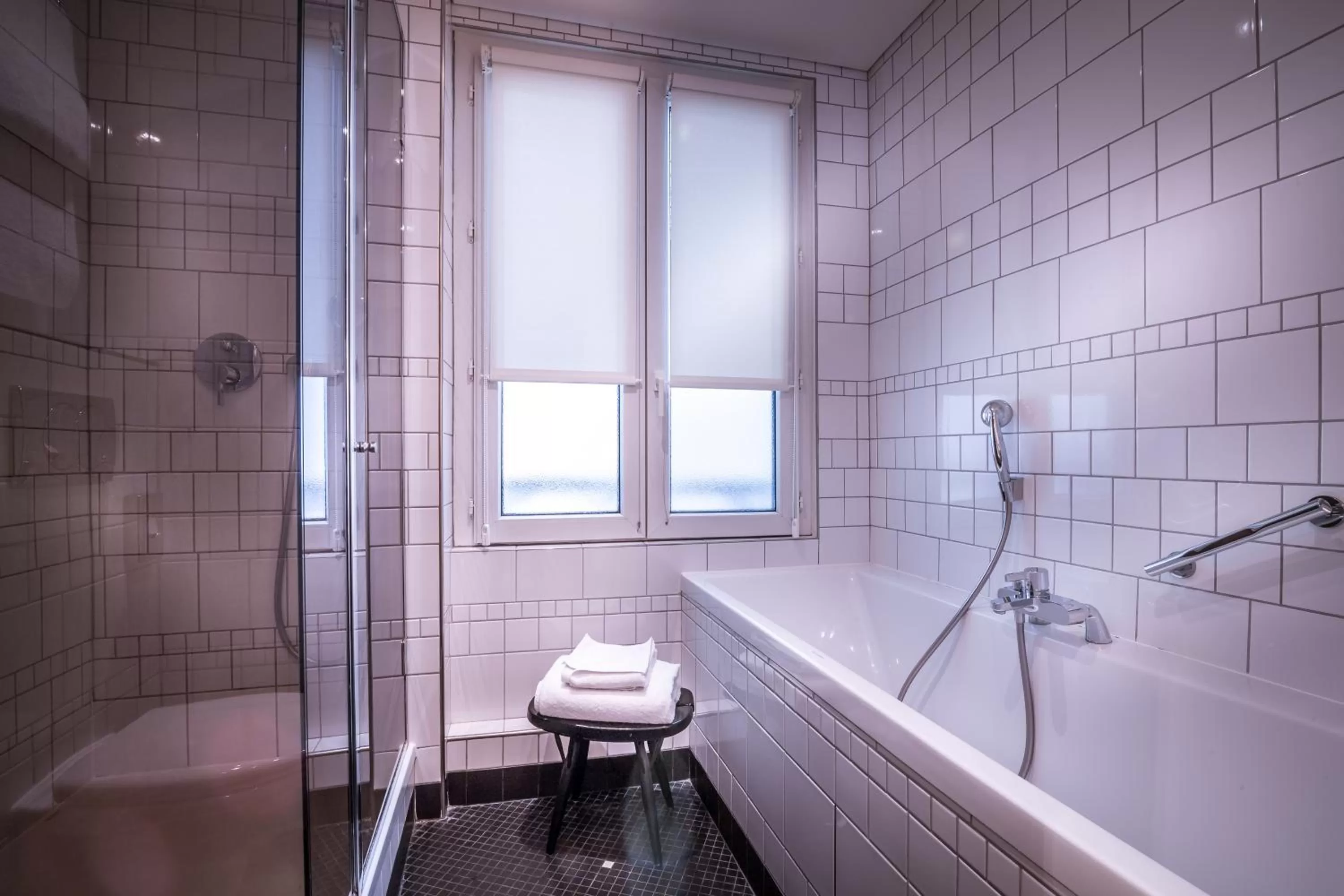 Junior King Suite with Sofa Bed in NH Paris Opéra Faubourg