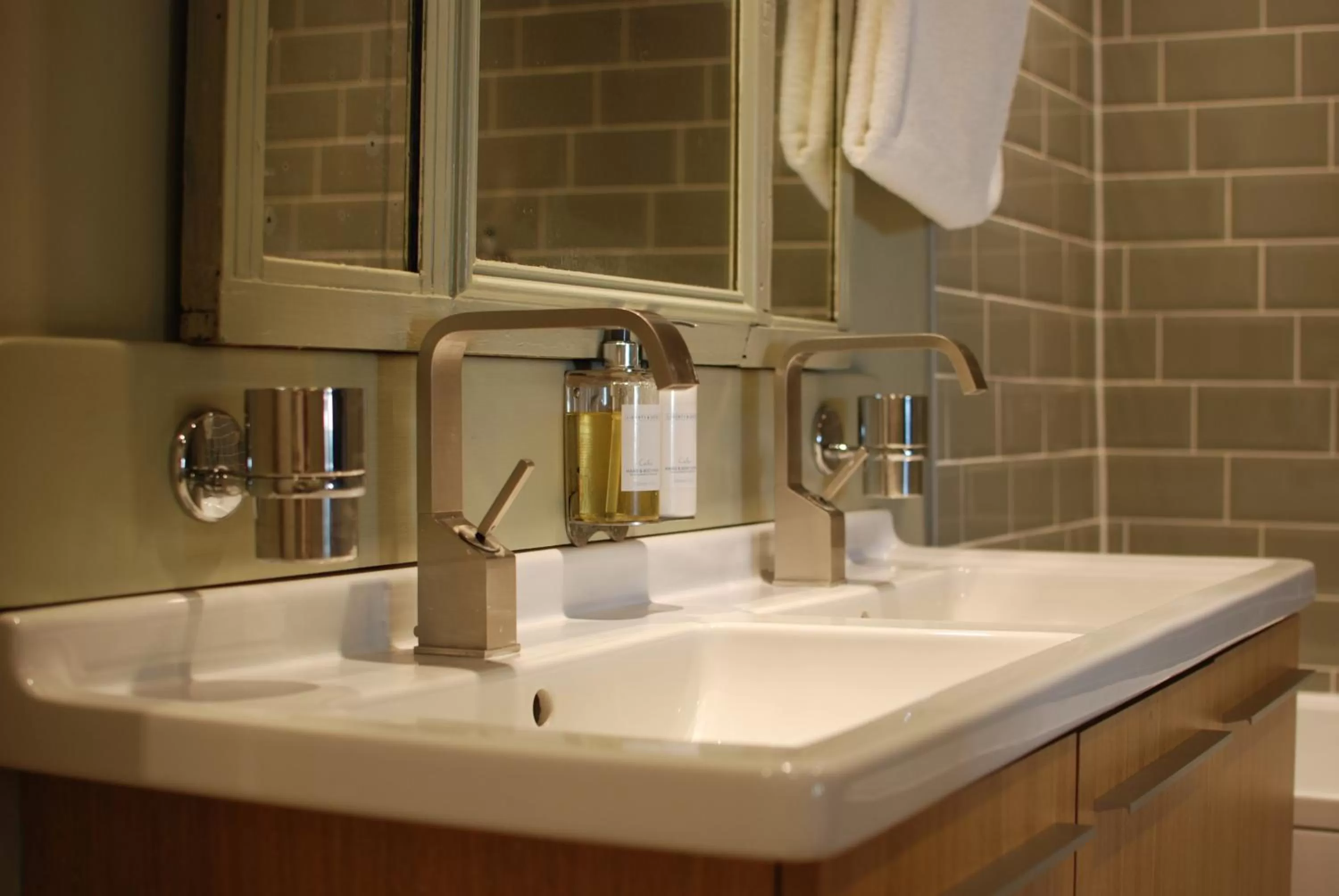 Bathroom in Alma Inn & Dining Rooms