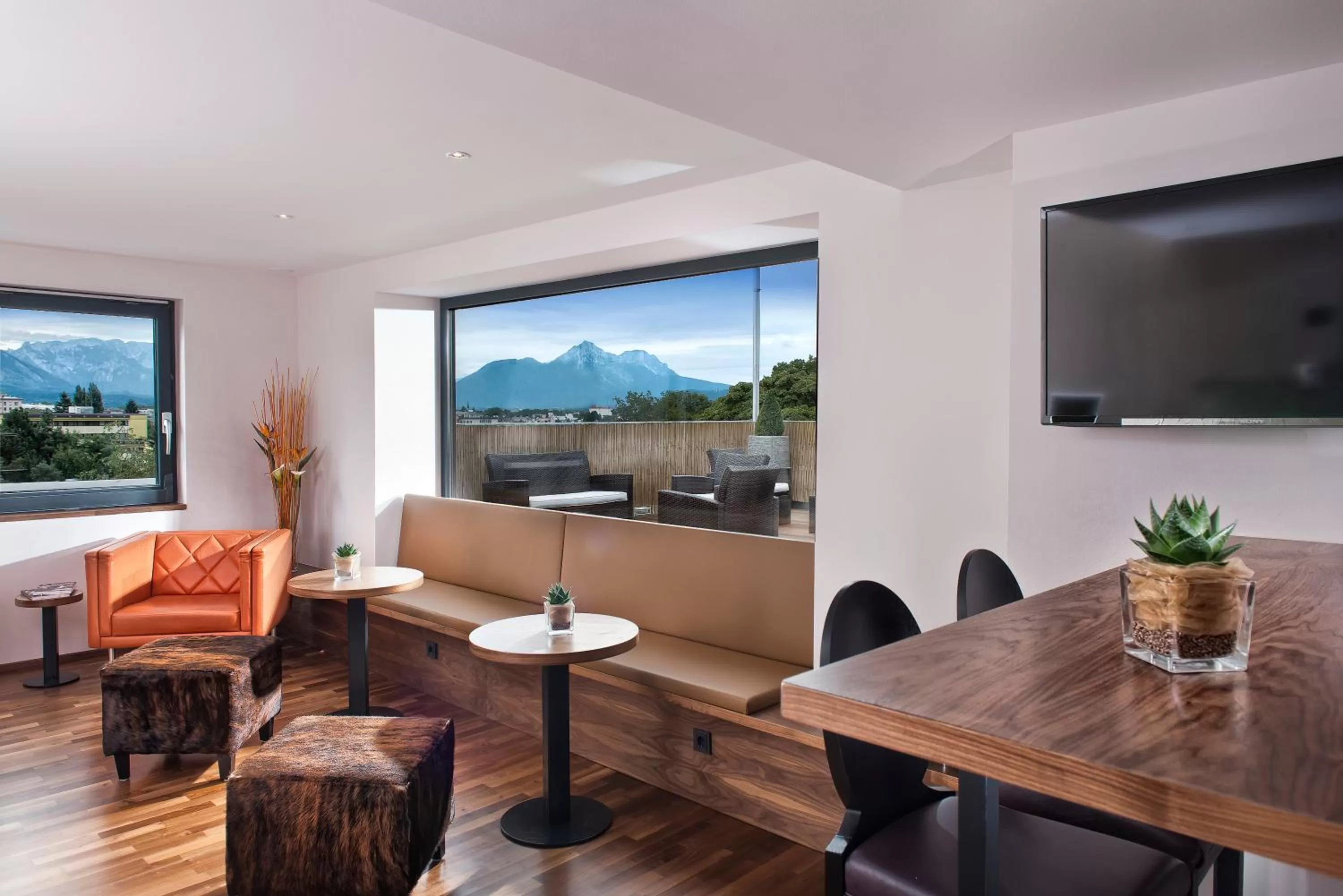 Lounge or bar in Wyndham Grand Salzburg Conference Centre