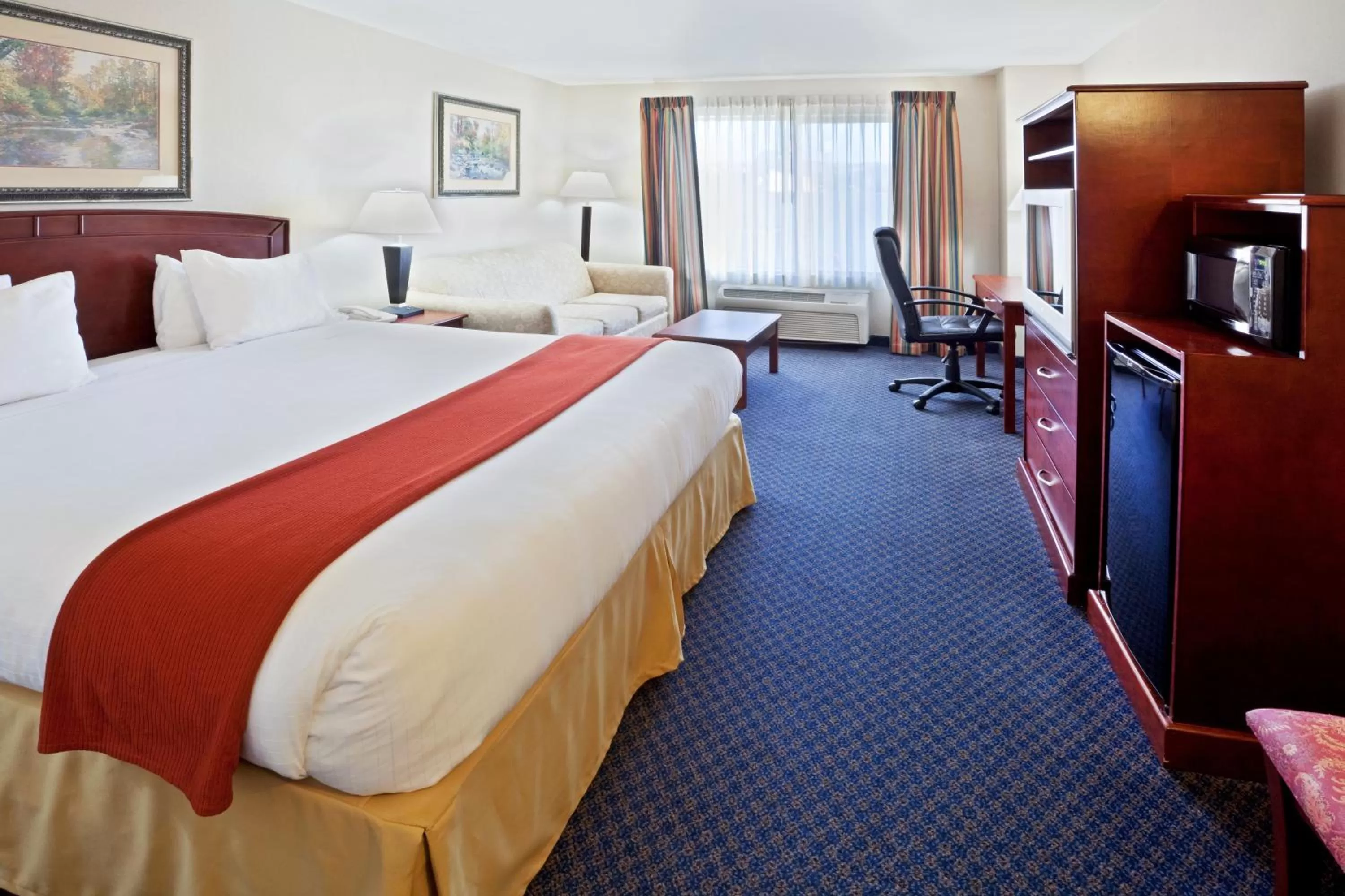 King Room - Mobility Access/Hearing Accessible in Holiday Inn Express Ellensburg by IHG