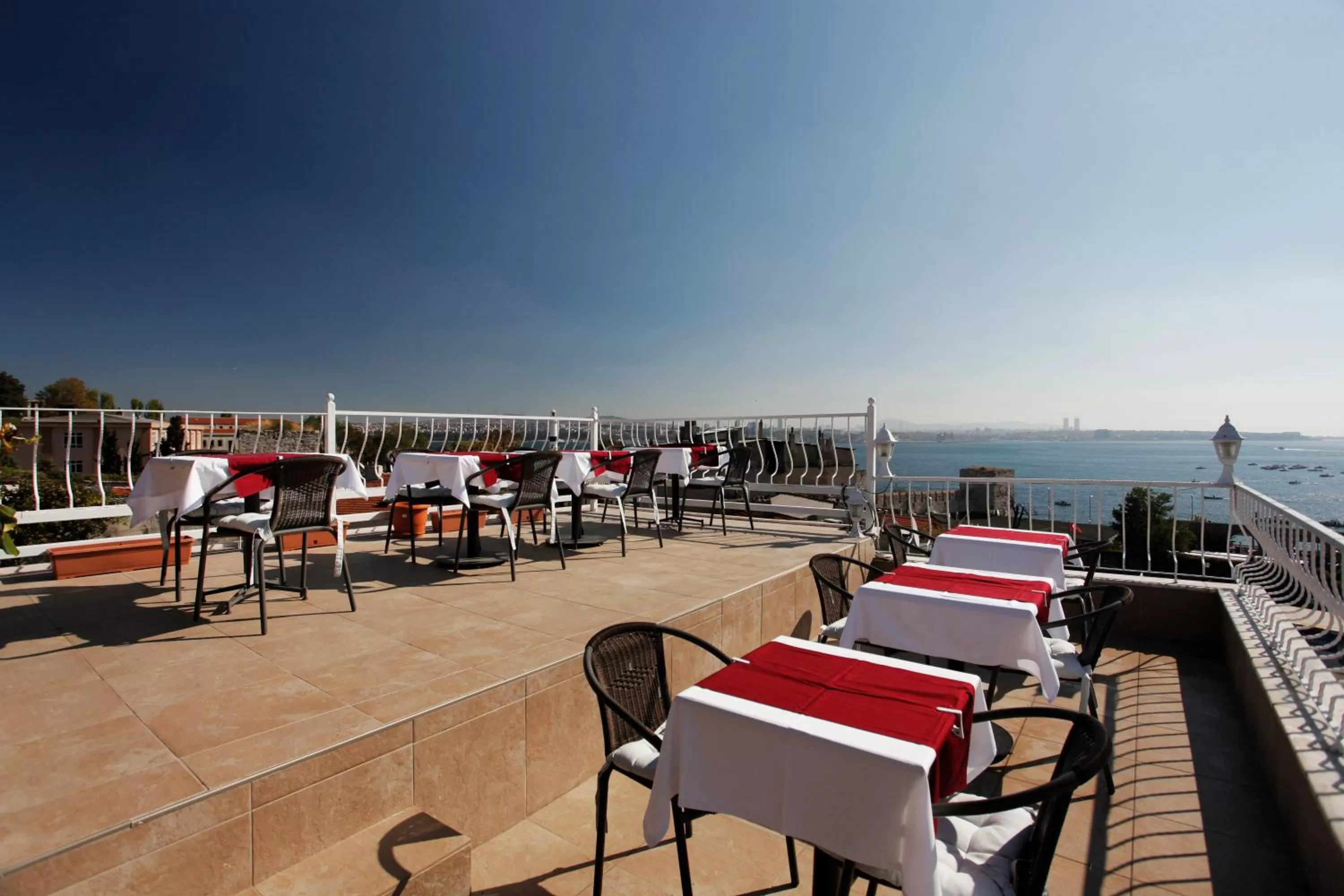 Restaurant/places to eat in Spinel Hotel - Old City