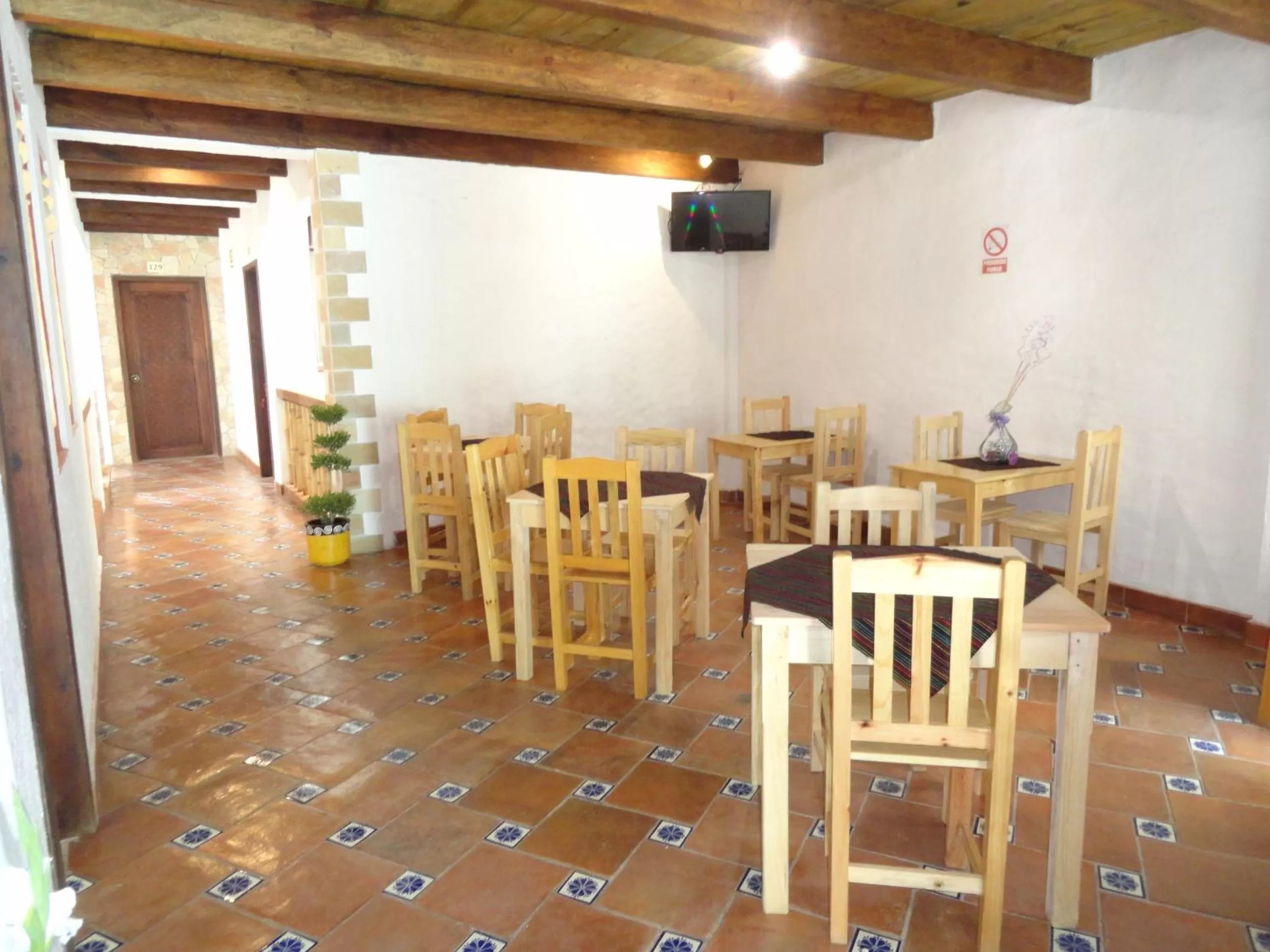 Restaurant/places to eat in Hotel Na´Lum