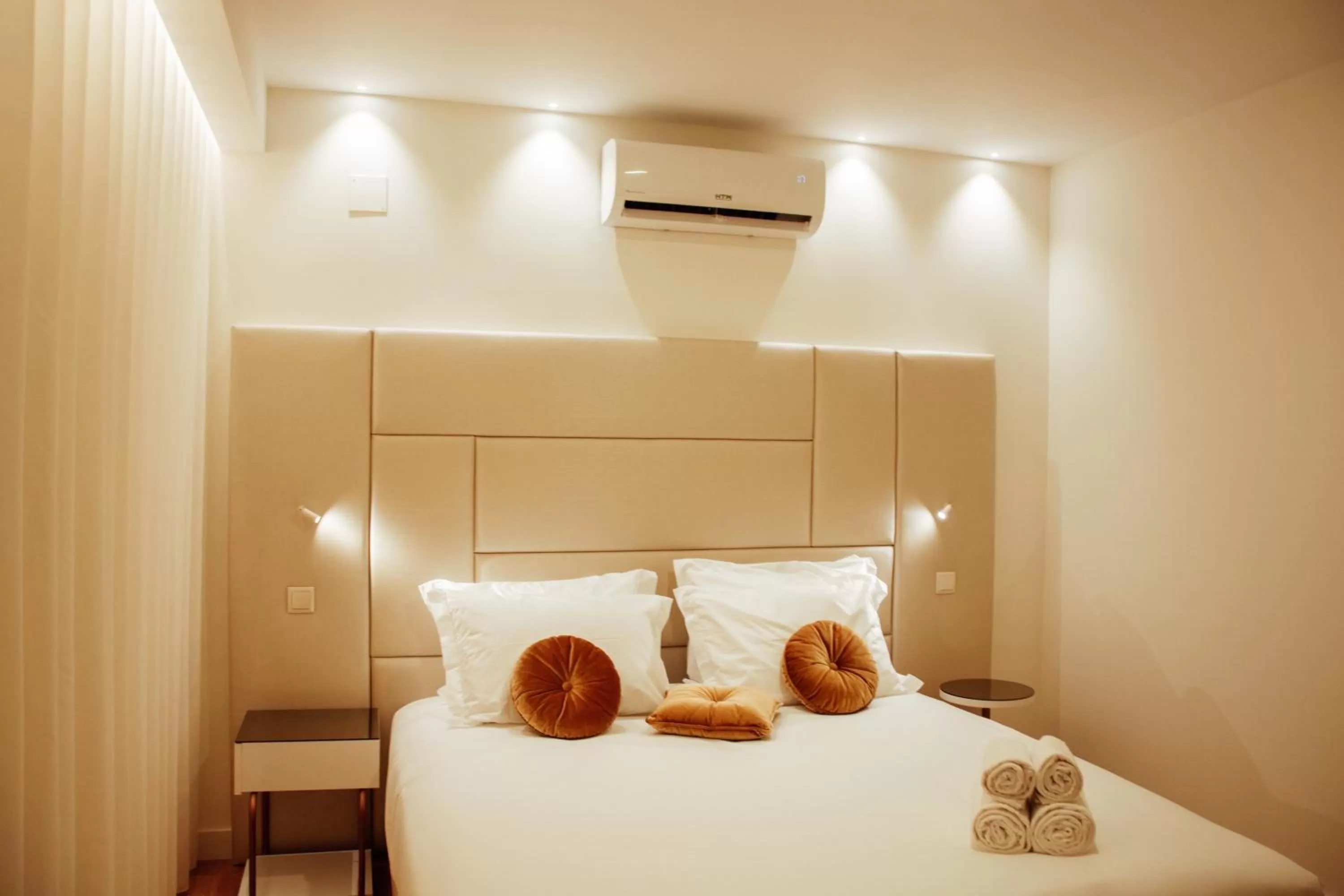 Bedroom, Bed in Le Premier Lisbon Suites