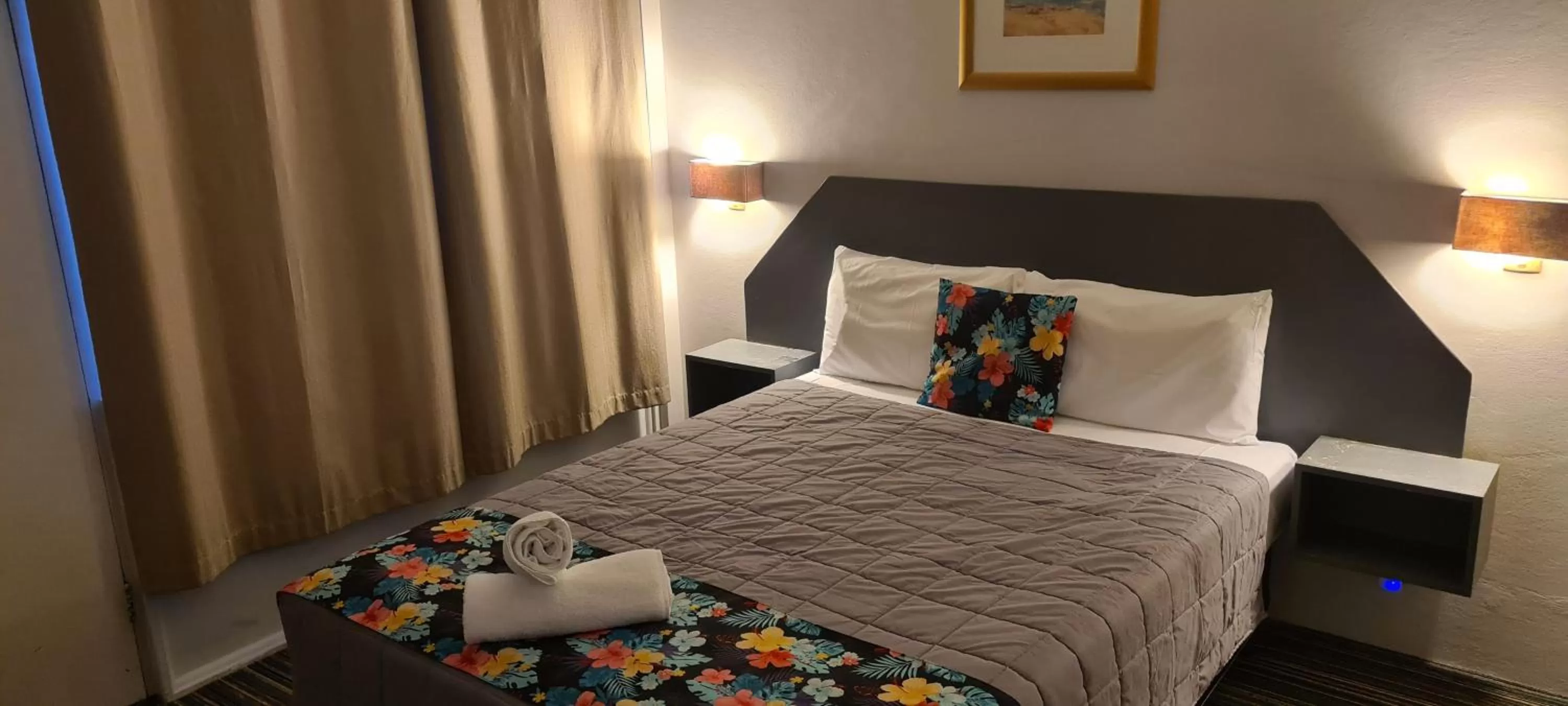 Queen Room in Golden Sands Motor Inn