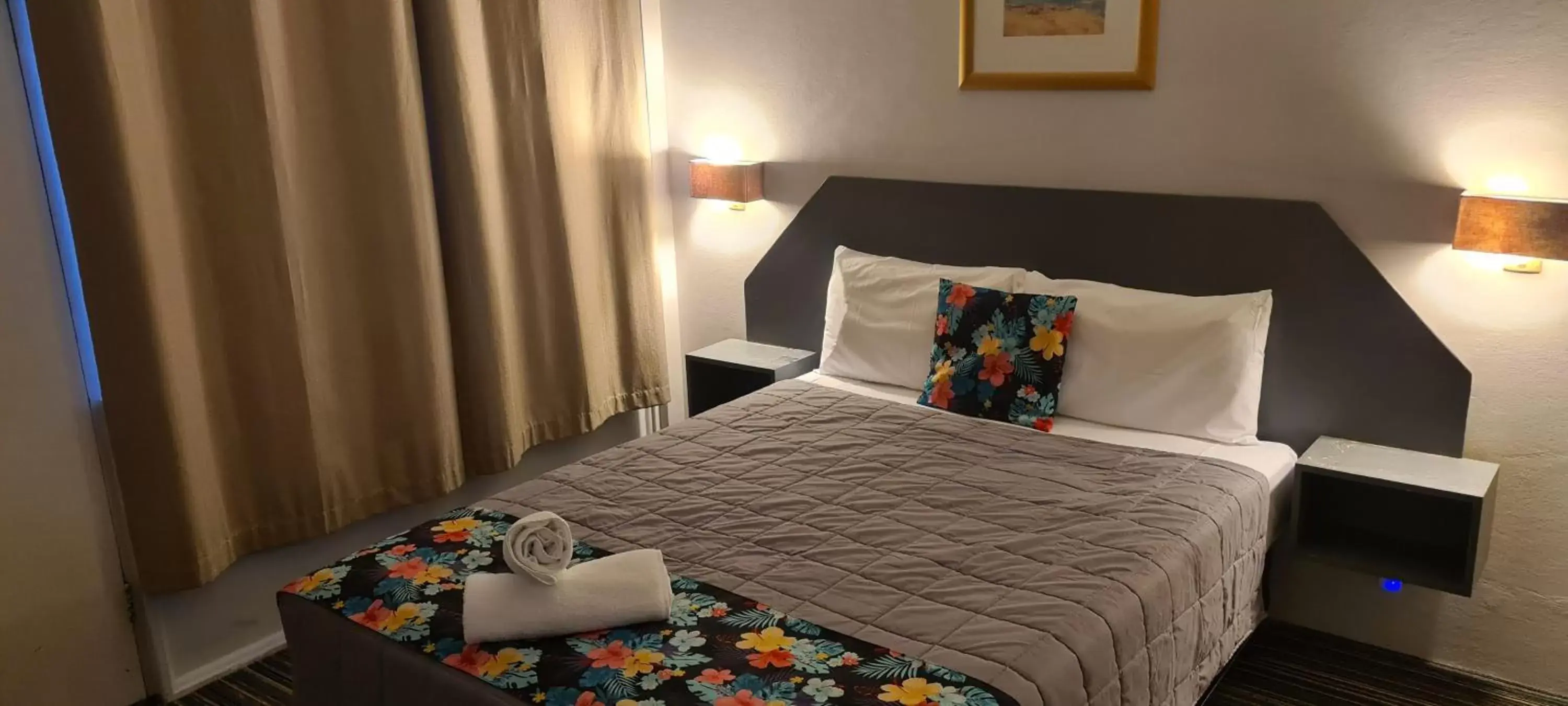 Queen Room in Golden Sands Motor Inn Queen Room in Golden Sands Motor Inn