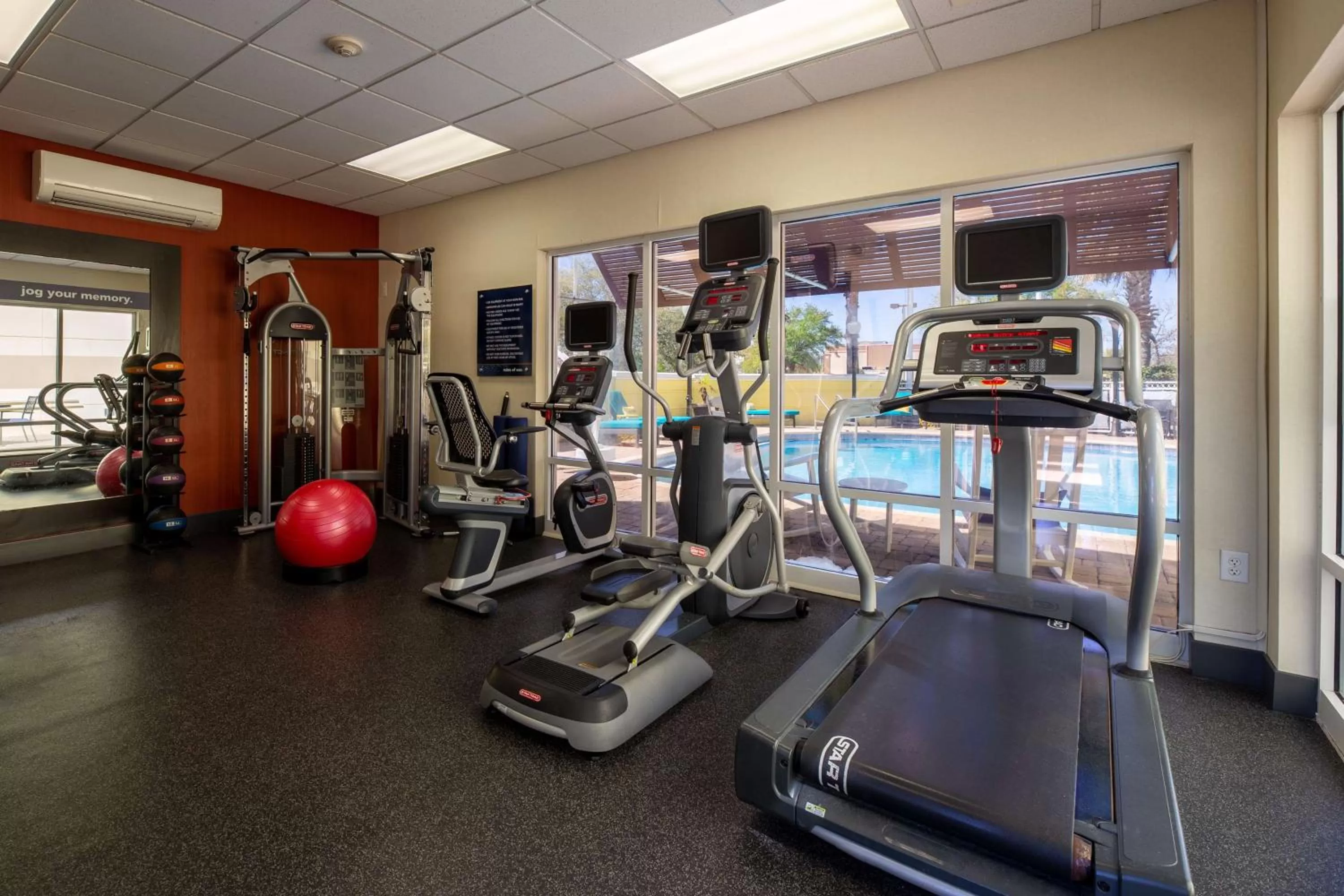 Fitness centre/facilities in Hampton Inn & Suites Jacksonville Deerwood Park