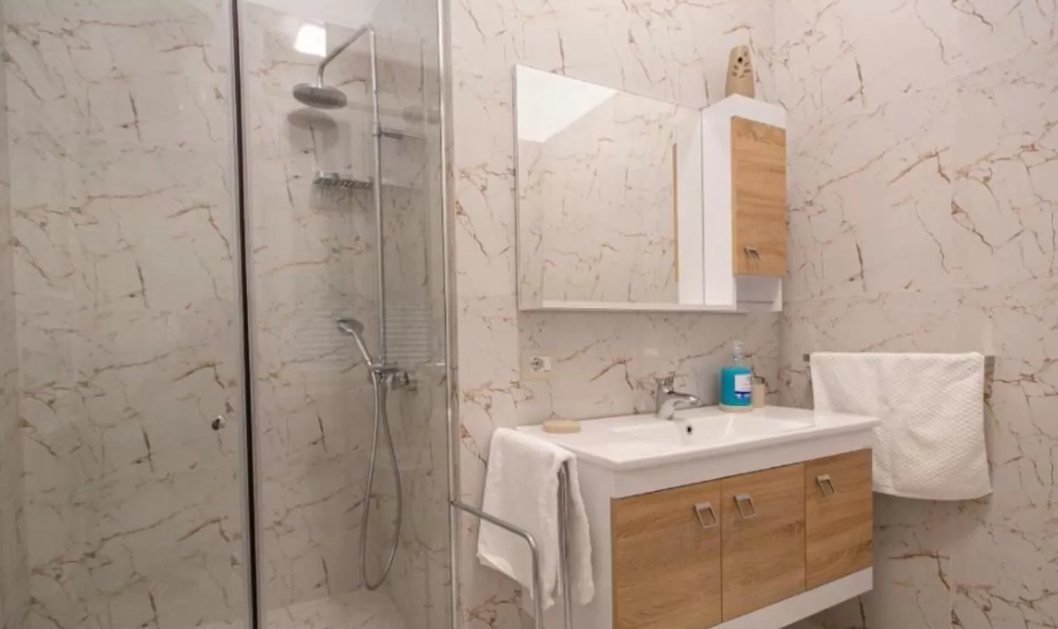 Bathroom in Ferdinand Hotel Rooms